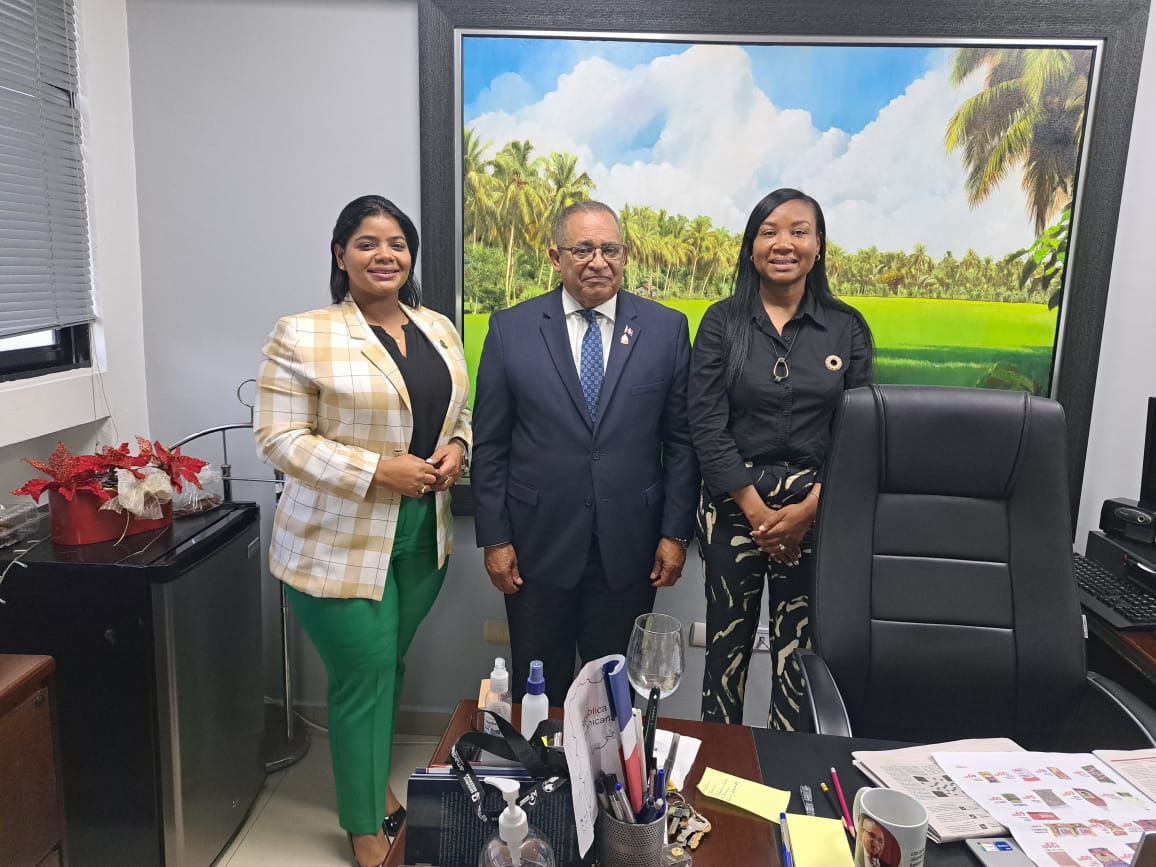 La Dra. Luisa Medrano, embajadora Dominicana para la "Delegación Latinoamericana" se reúne con autoridades de salud"
