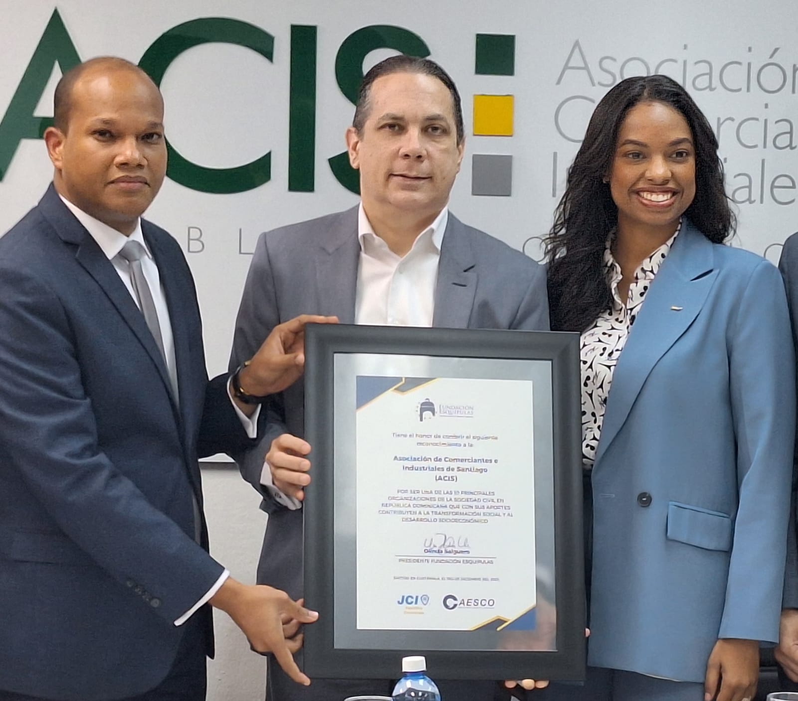 ACIS recibe reconocimiento de la Fundación Esquipulas de Guatemala como una de las diez principales organizaciones que trabajan a favor de la estabilidad y crecimiento de República Dominicana. -