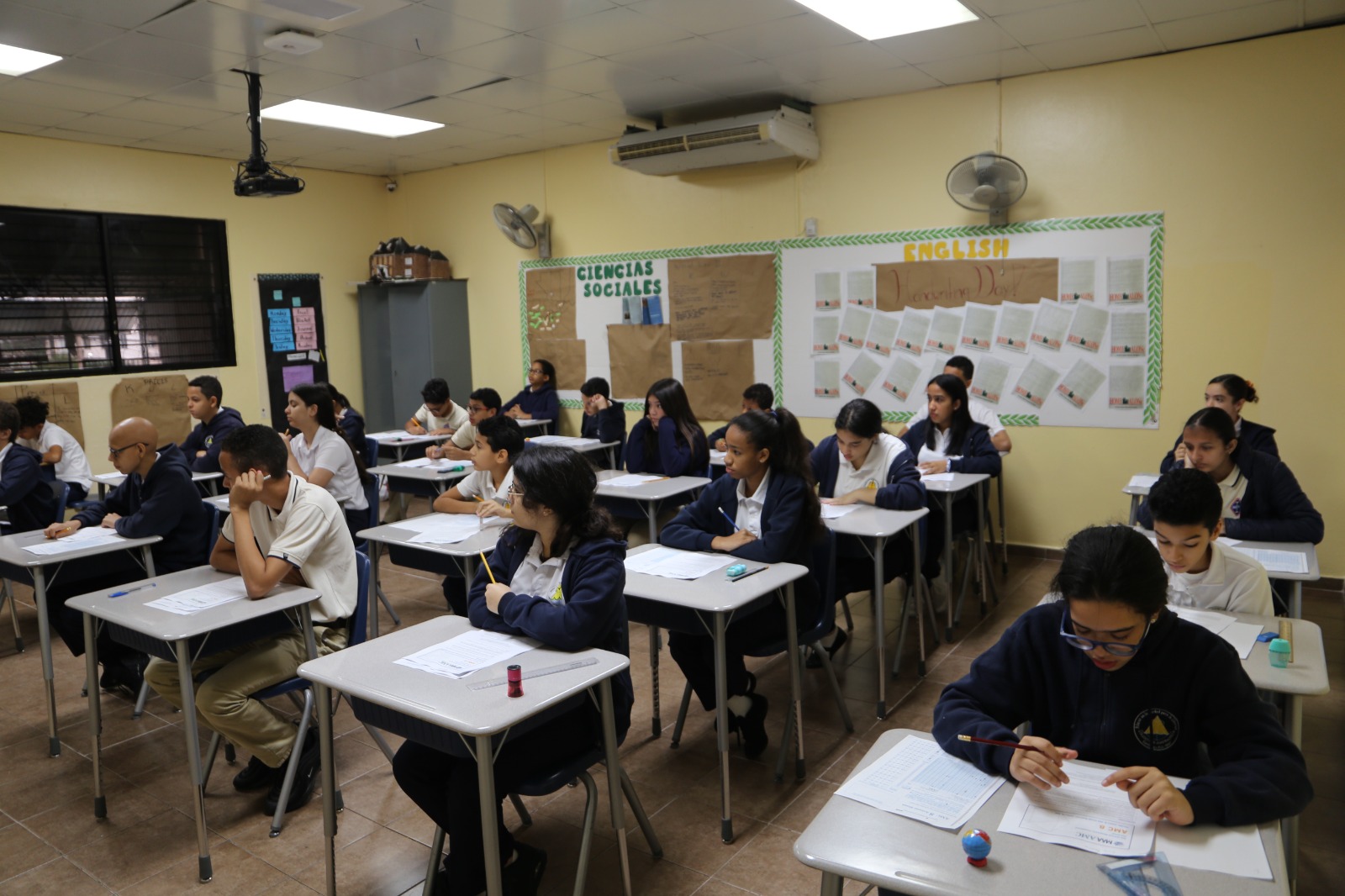 Más de 225 estudiantes participaron en Competencia Internacional de matemáticas