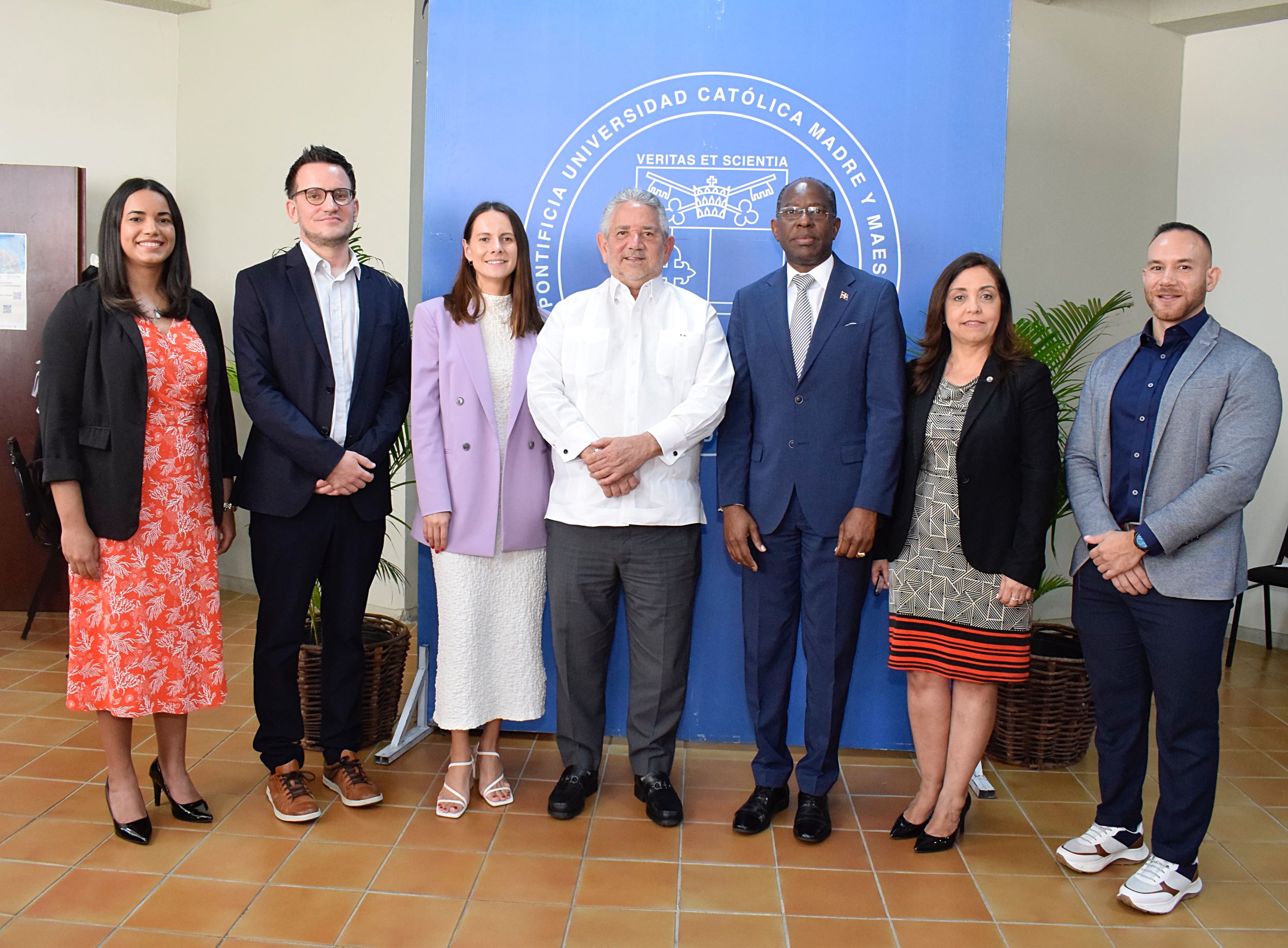 MIMARENA, MITUR y Caribe Circular presentan casos de éxitos implementando la “Guía Menos Plástico”