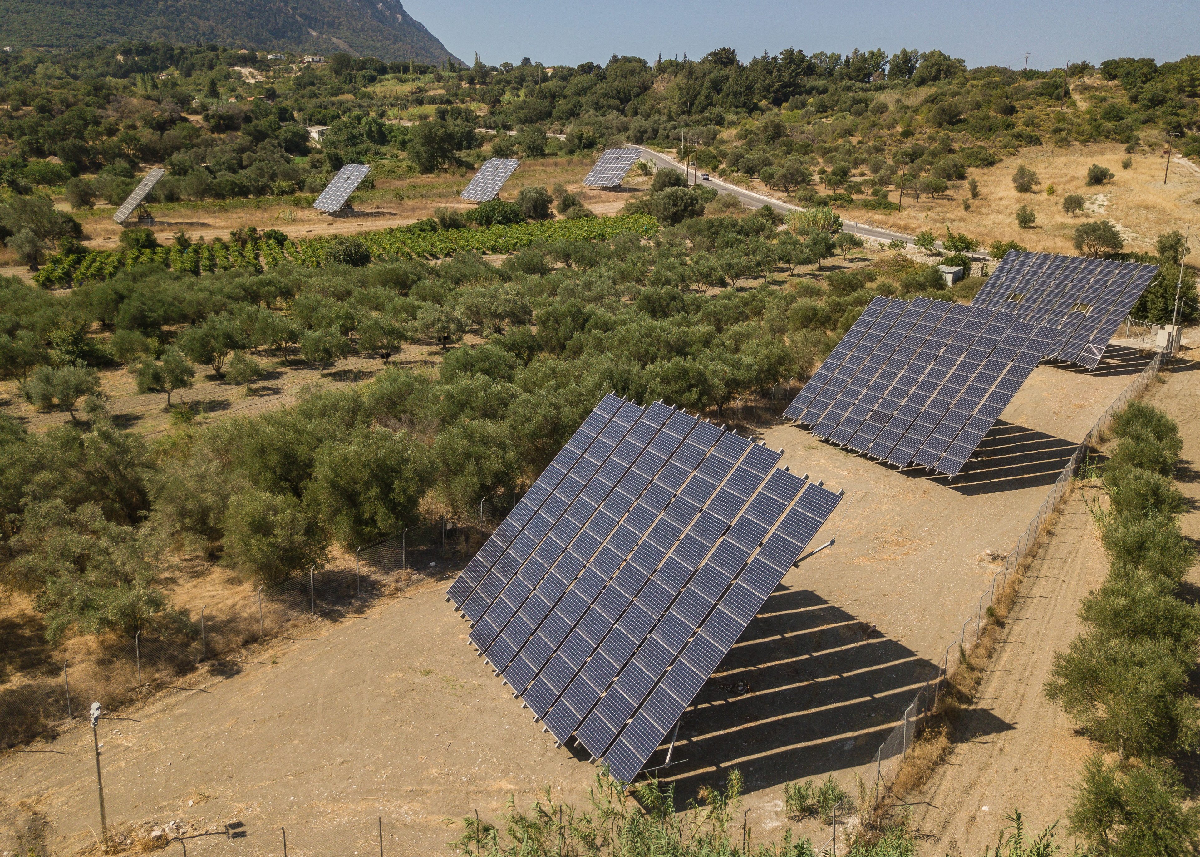 ADOSEA impulsa el avance de las energías renovables en RD y apoya la actualización del marco normativo