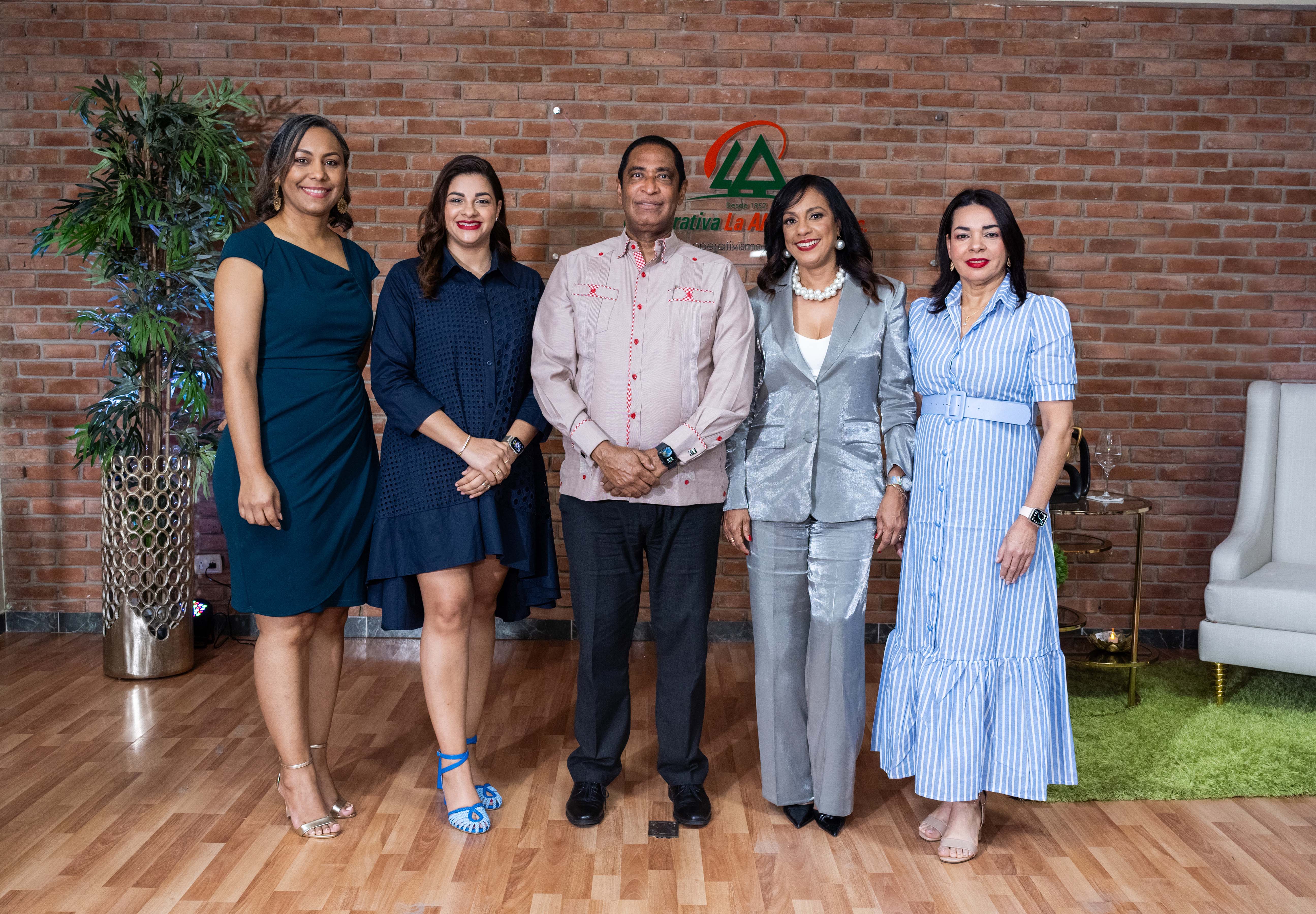 Conferencia "Mujer Motivada": Empoderamiento y Liderazgo Femenino en Cooperativa La Altagracia
