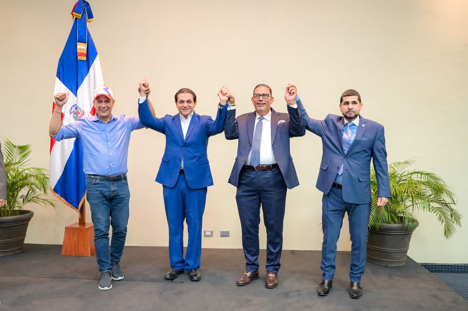 Candidato a senador promete garantizar recursos universitarios a estudiantes de Santiago