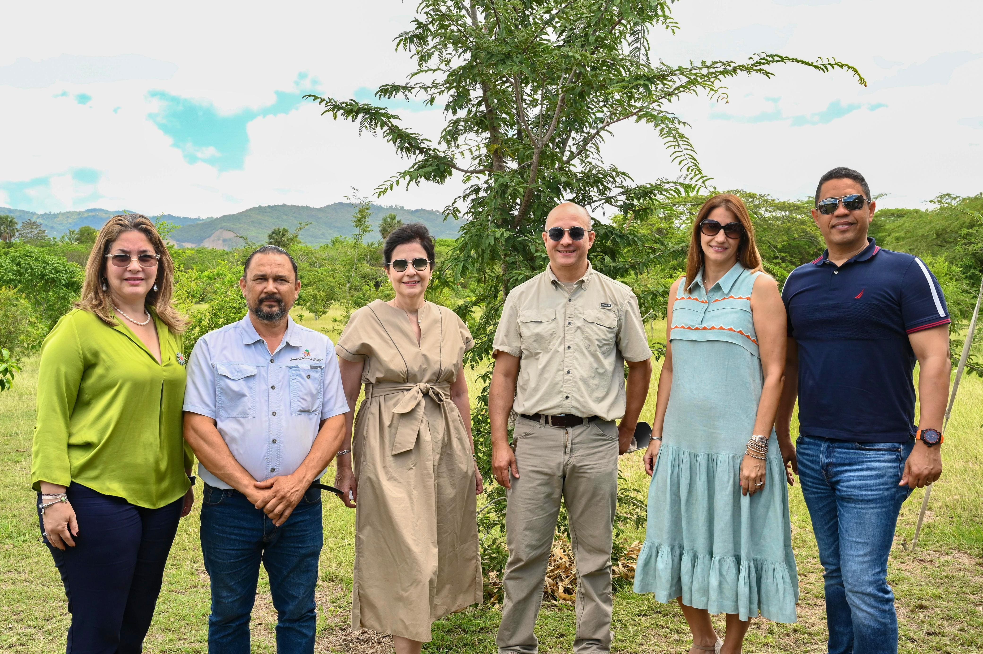 Jardín Botánico de Santiago recibe donación de árboles del Centro León