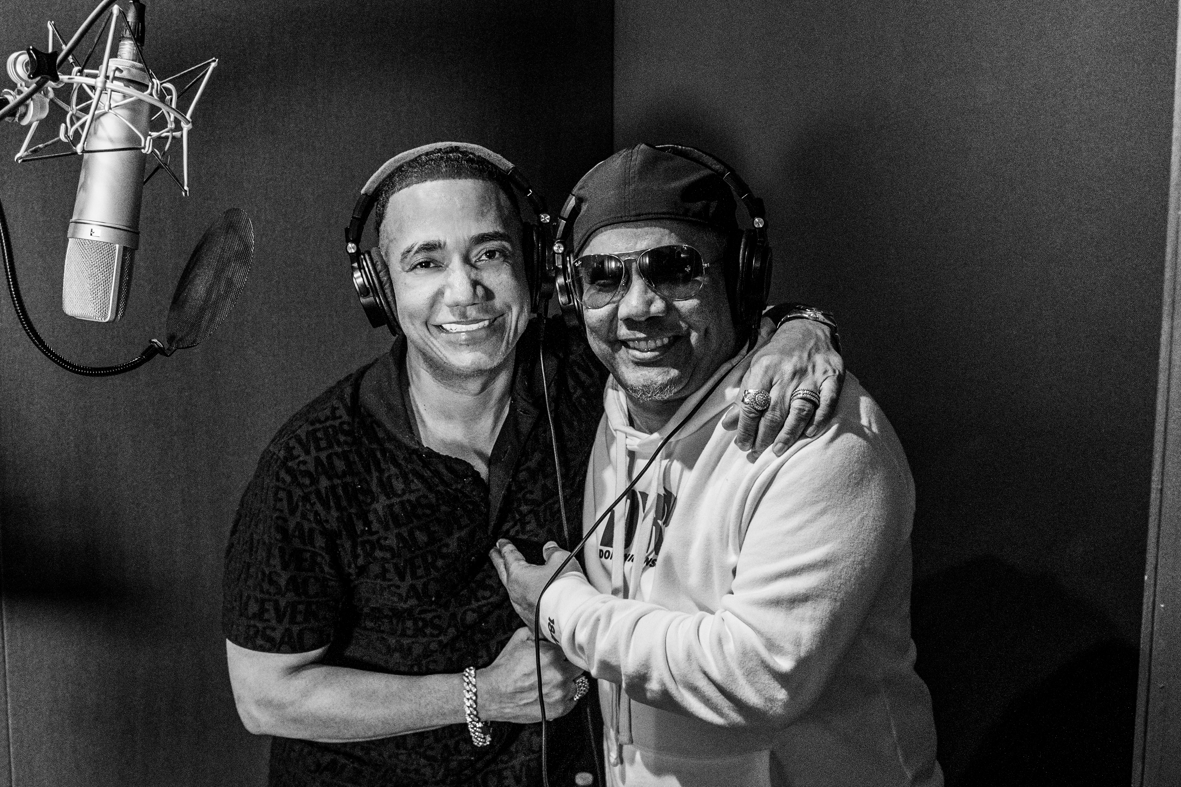 “Me bebí tu recuerdo” la colaboración musical que une a Héctor Acosta y Elvis Martínez