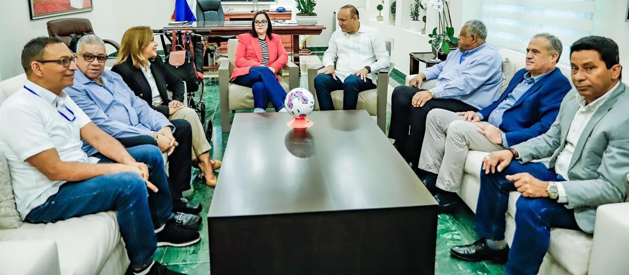 Alcaldía de Santiago inicia preparativos y coordinación para la Copa Mundial de Fútbol Femenino Sub-17
