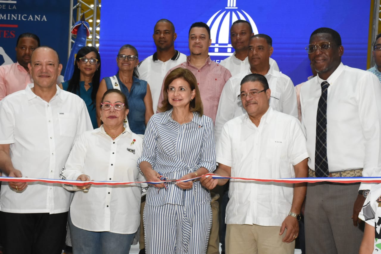 La vicepresidenta Raquel Peña entrega el remozado club GUG en Santiago