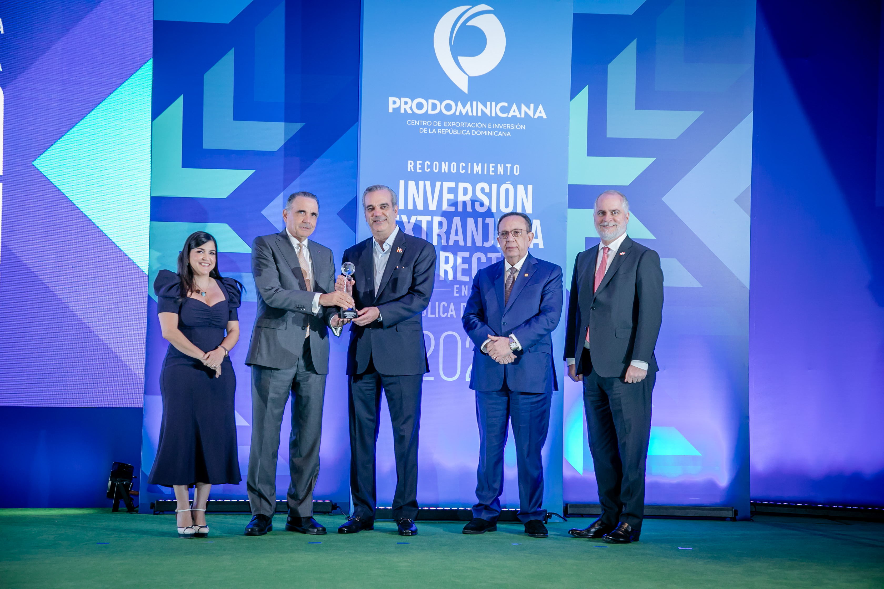 ProDominicana exalta contribución de empresas extranjeras por sus aportes a la economía  Destacan la importancia de la Inversión Extranjera Directa (IED) en el crecimiento económico del país