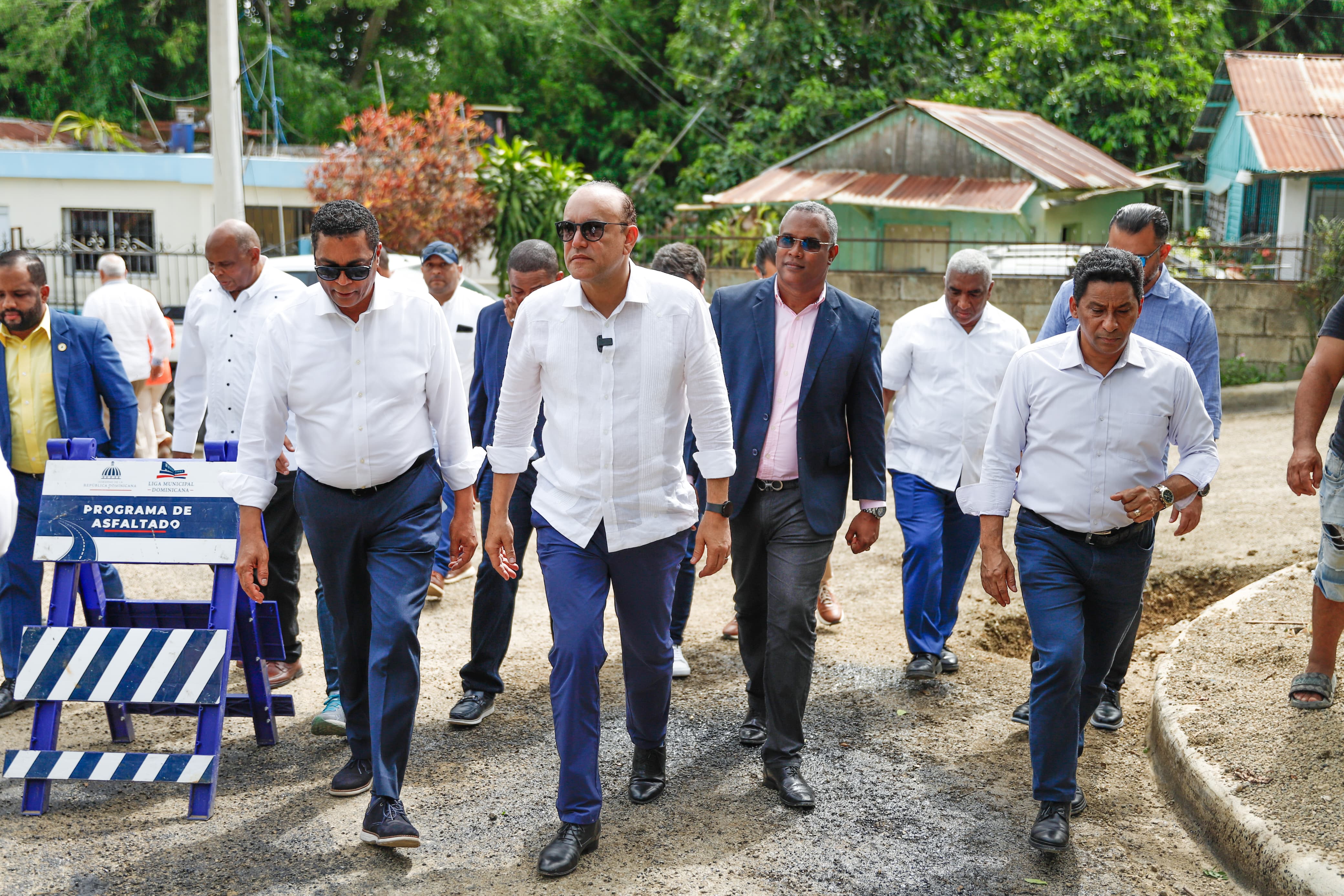 Alcaldía y la LMD inician pavimentación calles de Cristo Rey, en Gurabo