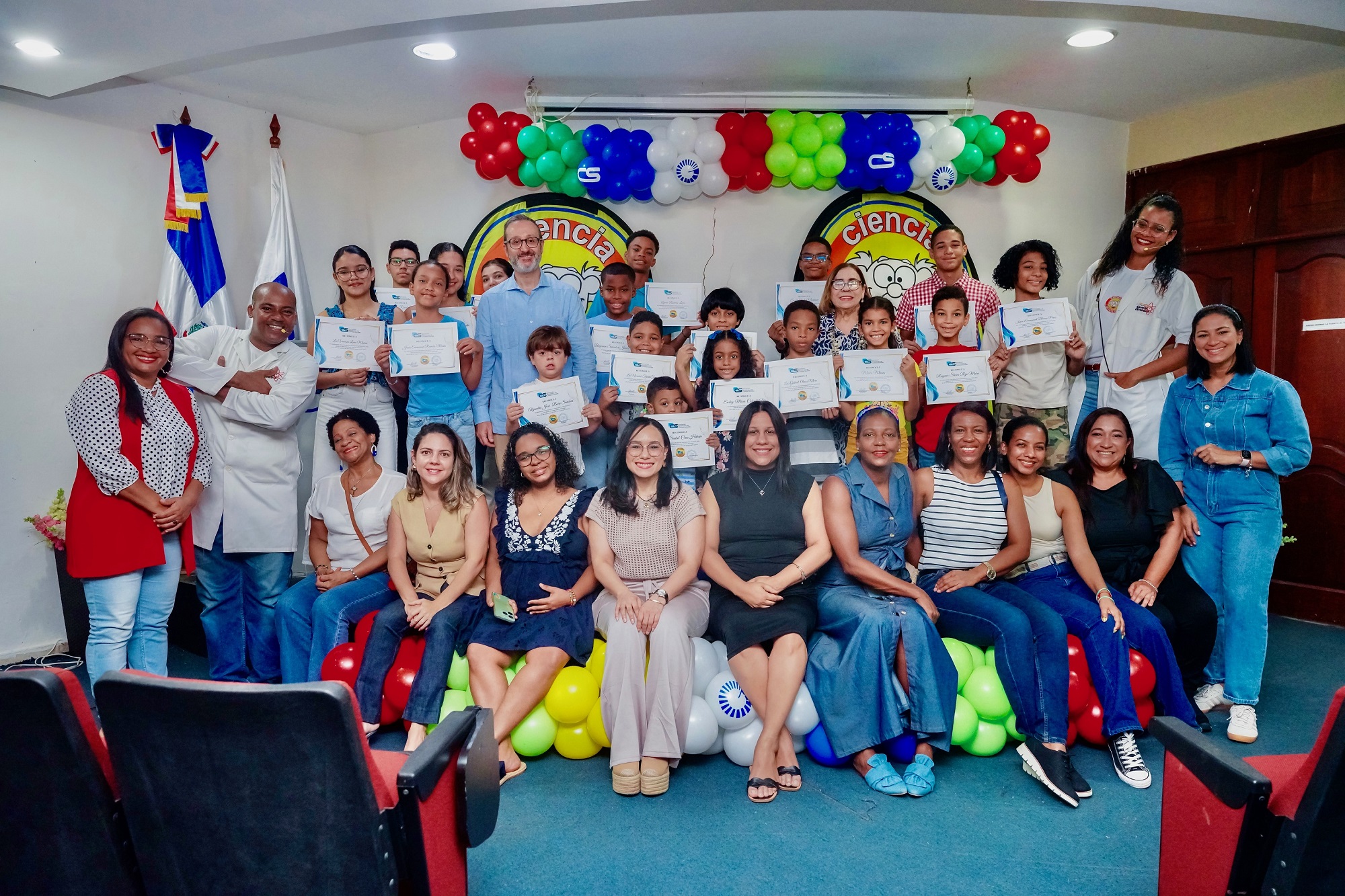 ADCS premia excelencia académica de hijos de afiliados
