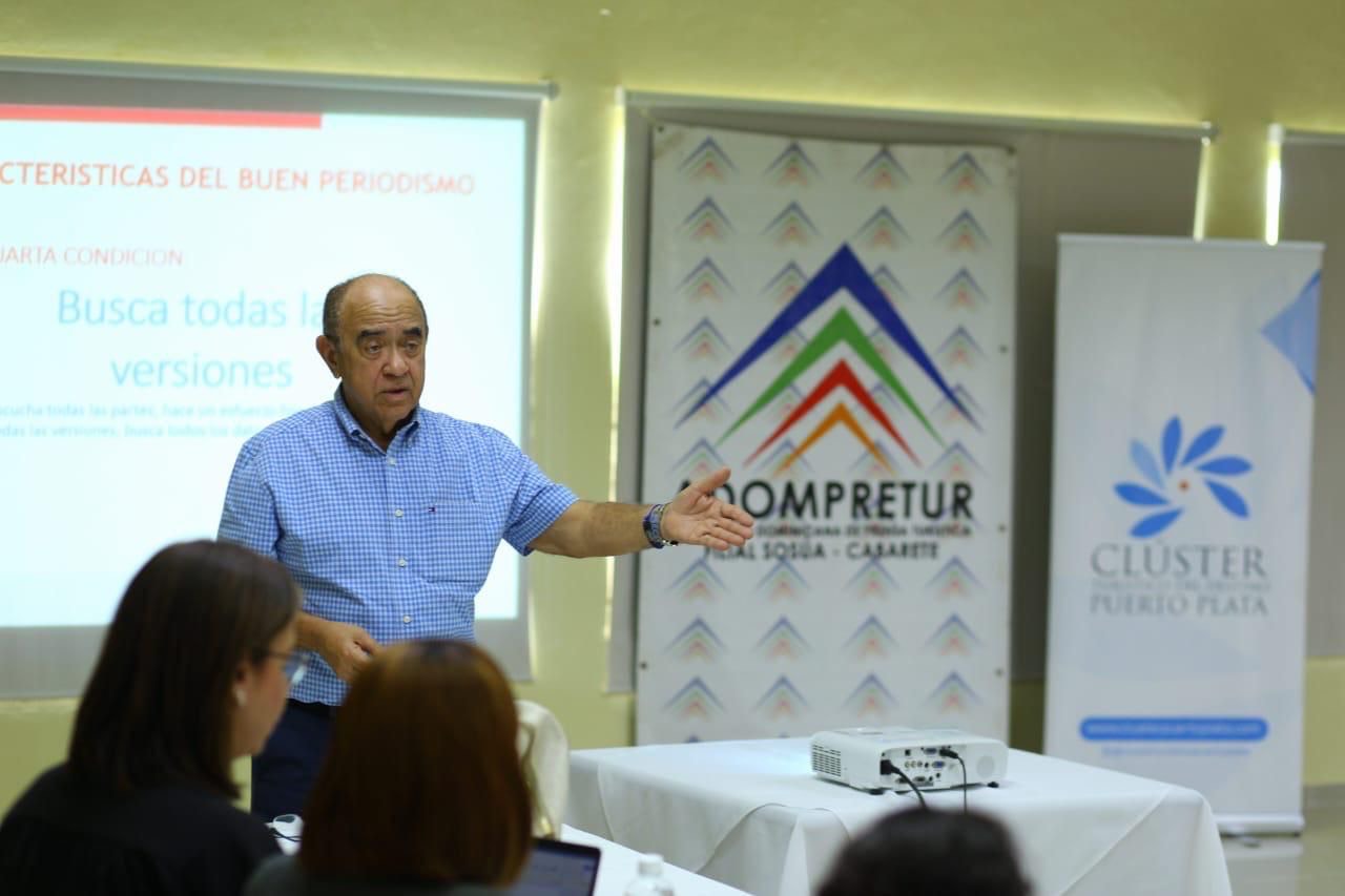 Periodista Quiterio Cedeño expone sobre los retos del buen periodismo en Sosúa, Puerto Plata