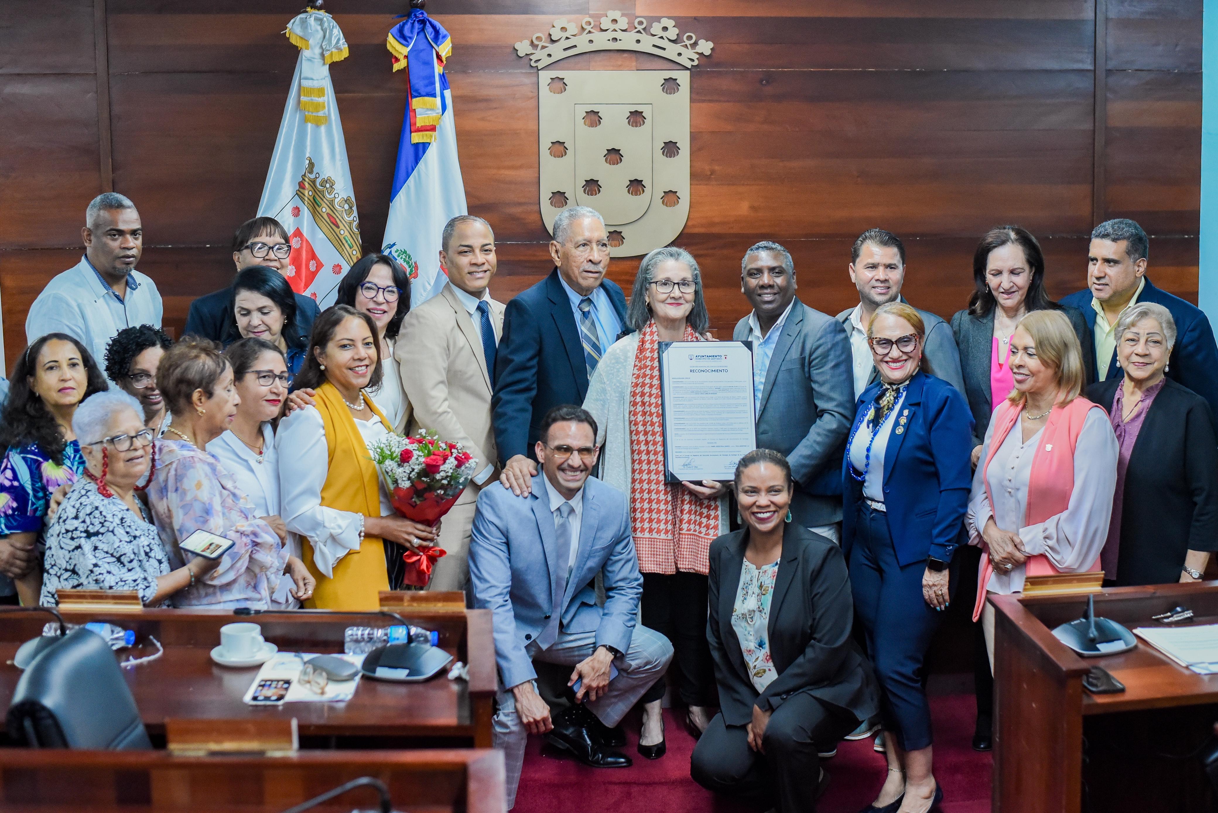 Ayuntamiento de Santiago reconoce a Susi Pola como Hija Adoptiva de Santiago de los Caballeros