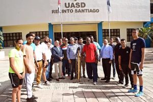 Maestro Juan Arias Fuentes Recibe la antorcha de los Juegos Tony Barreiro en UASD Recinto Santiago