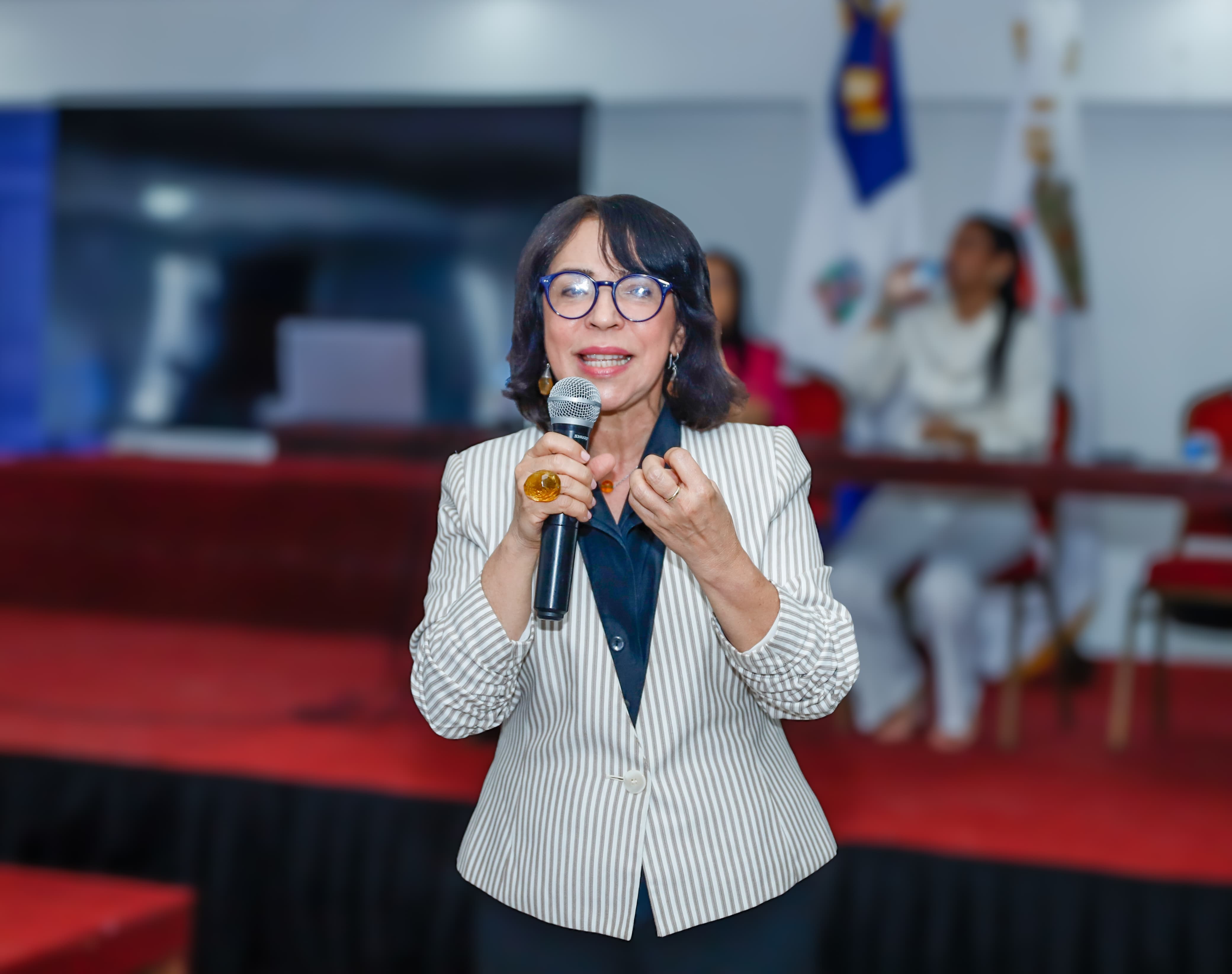 La Alcaldía de Santiago en colaboración con organizaciones de la sociedad civil y el sector gubernamental, está ejecutando acciones para combatir la violencia de género y los feminicidios en la región