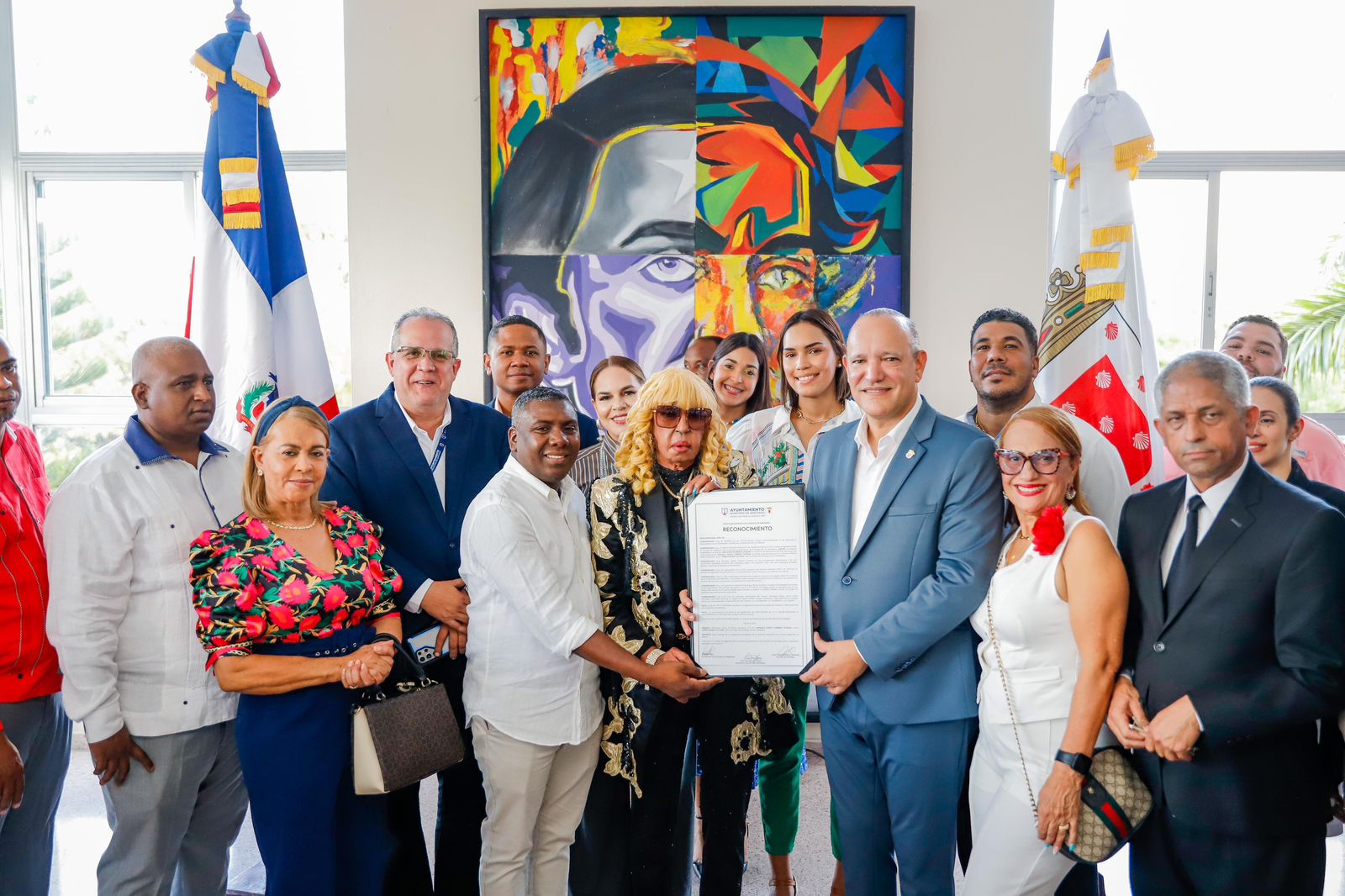 Alcaldía de Santiago honra a Fefita la Grande como "Embajadora Cultural"