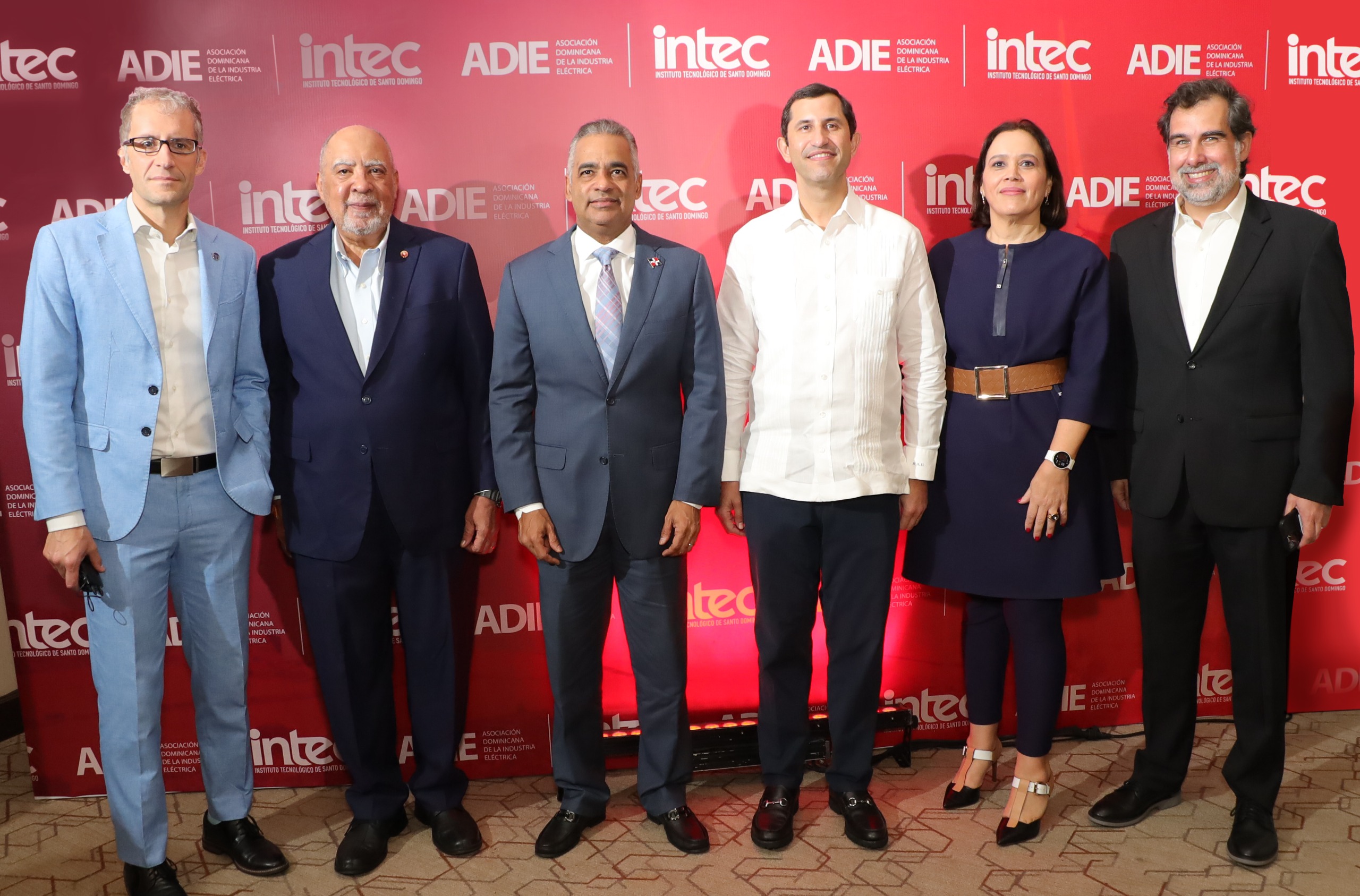 Foro ADIE-INTEC discute la transición energética y beneficios energía nuclear