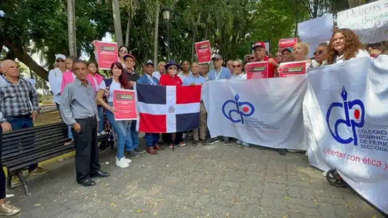 Periodistas protestan contra lo que catalogan como abusos policiales