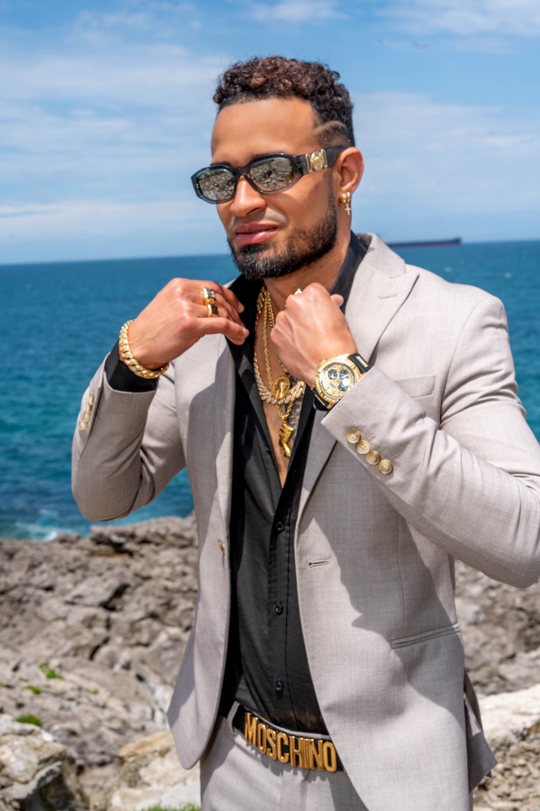 Jessy Martinez romance y sentimiento con su nueva bachata "Aléjate de mí"