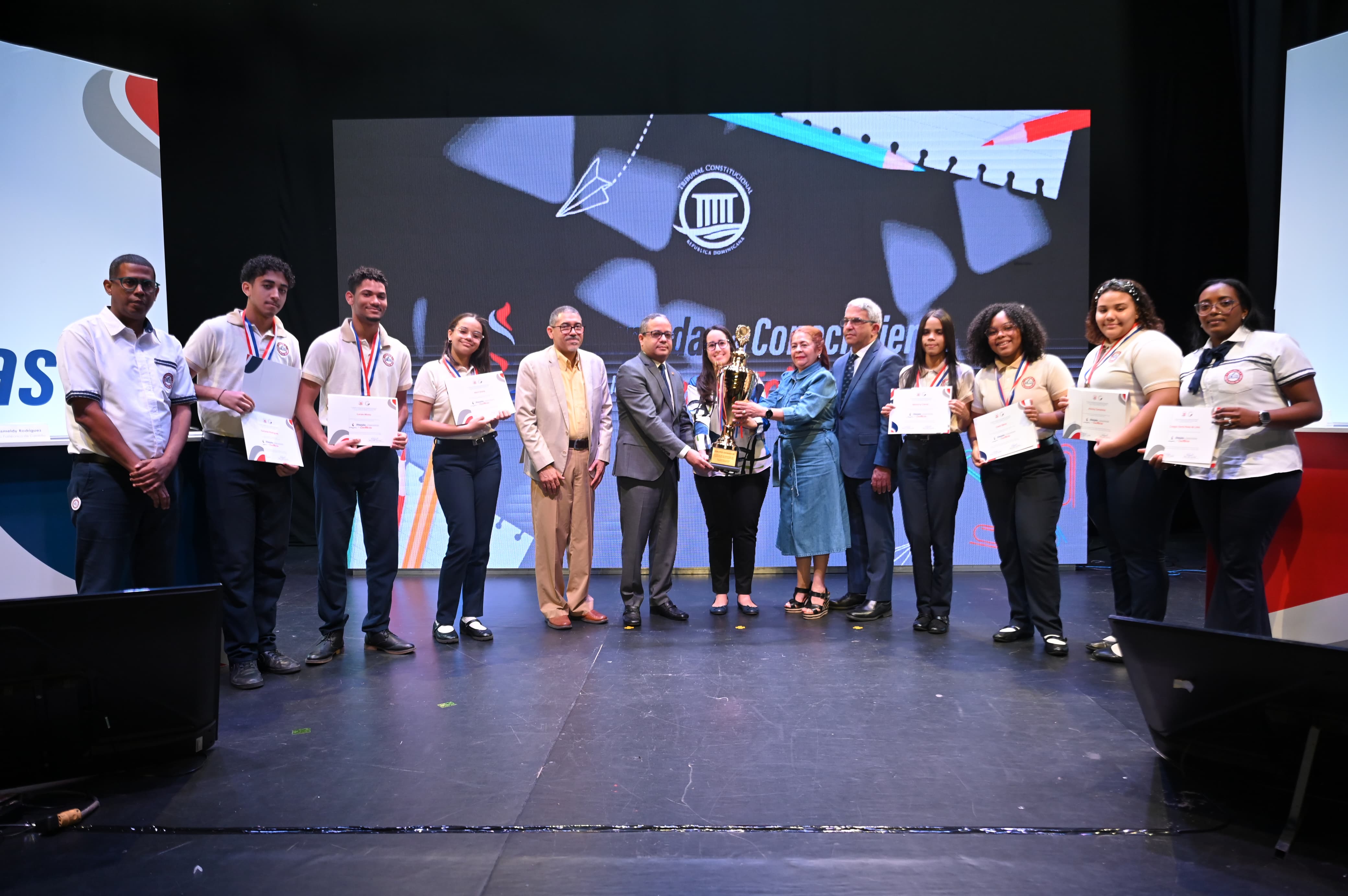 Estudiantes del Colegio Santa Rosa de Lima ganan tercera versión de las Olimpiadas del Conocimiento organizadas por el TC