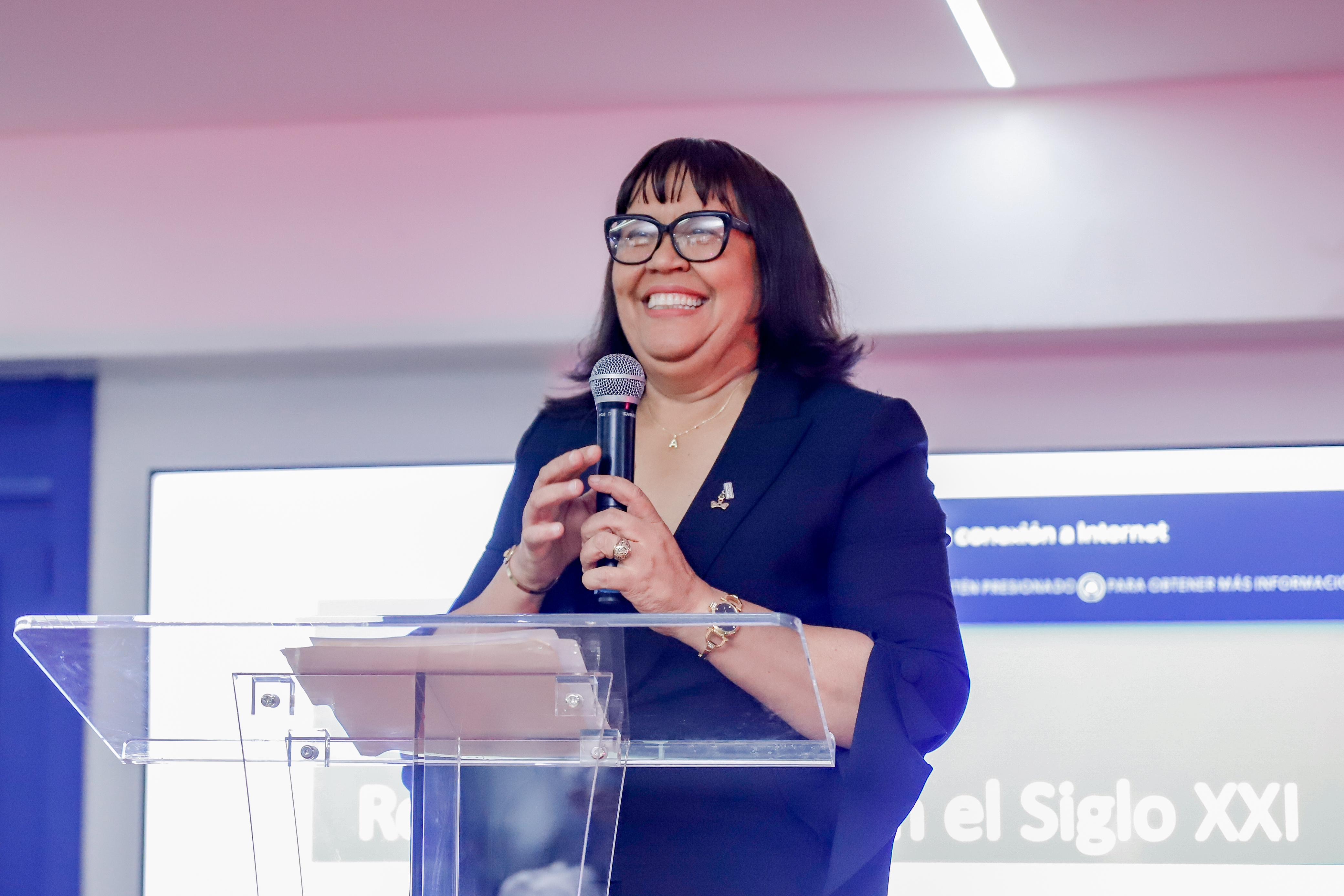 Comisión de Género del Concejo de Regidores del Ayuntamiento Santiago realiza conferencia sobre el rol de la mujer en el siglo XXI