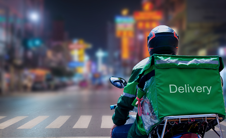 El delivery, azote del barrio y del colmadón
