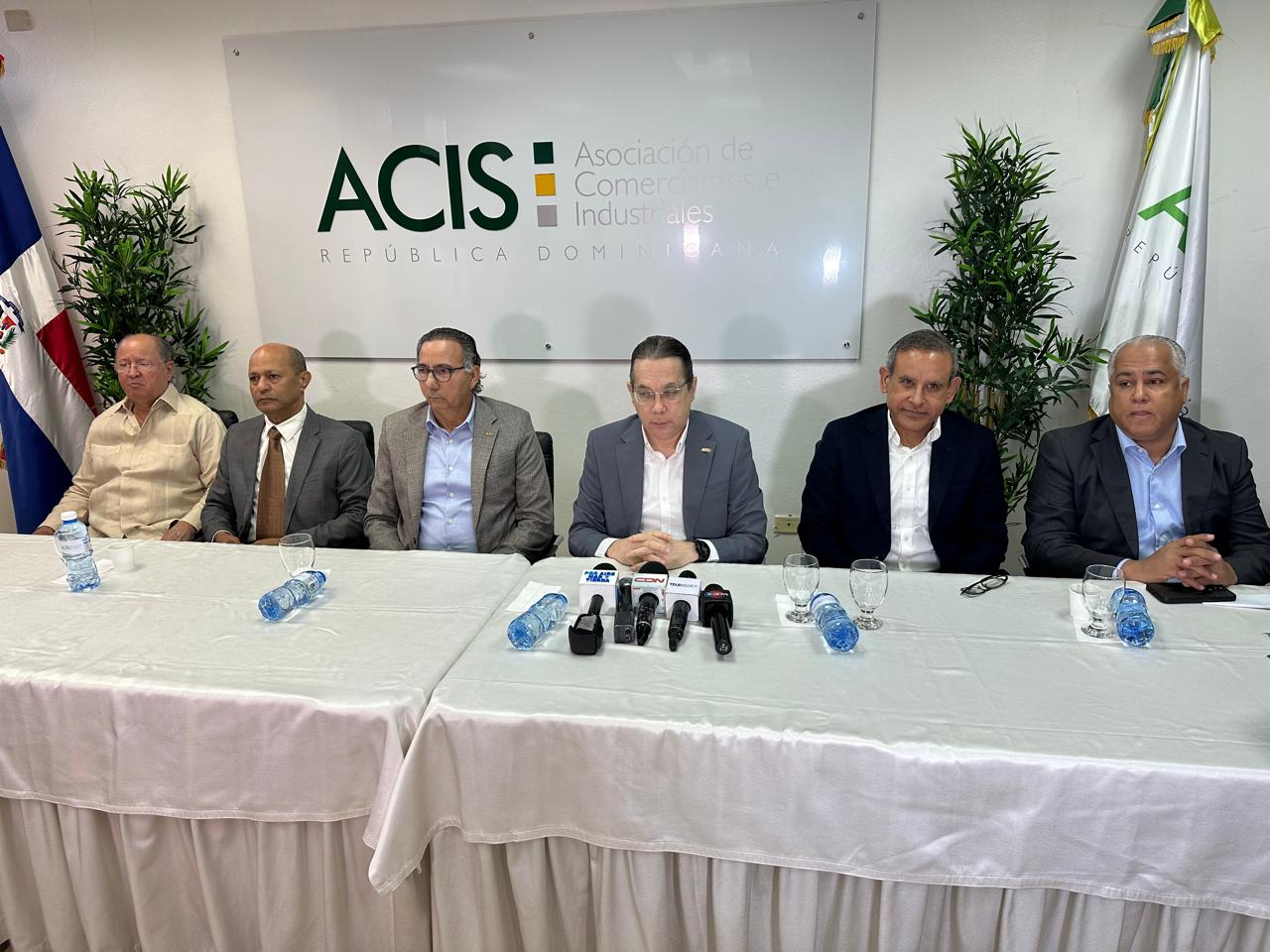 ACIS exige calidad educativa antes de considerar nuevos aumentos salariales para maestros