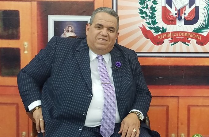 SNTP-SDE condena vejamen contra el comunicador y abogado Yoni Carpio perpetrado por la fiscal Esther Sánchez