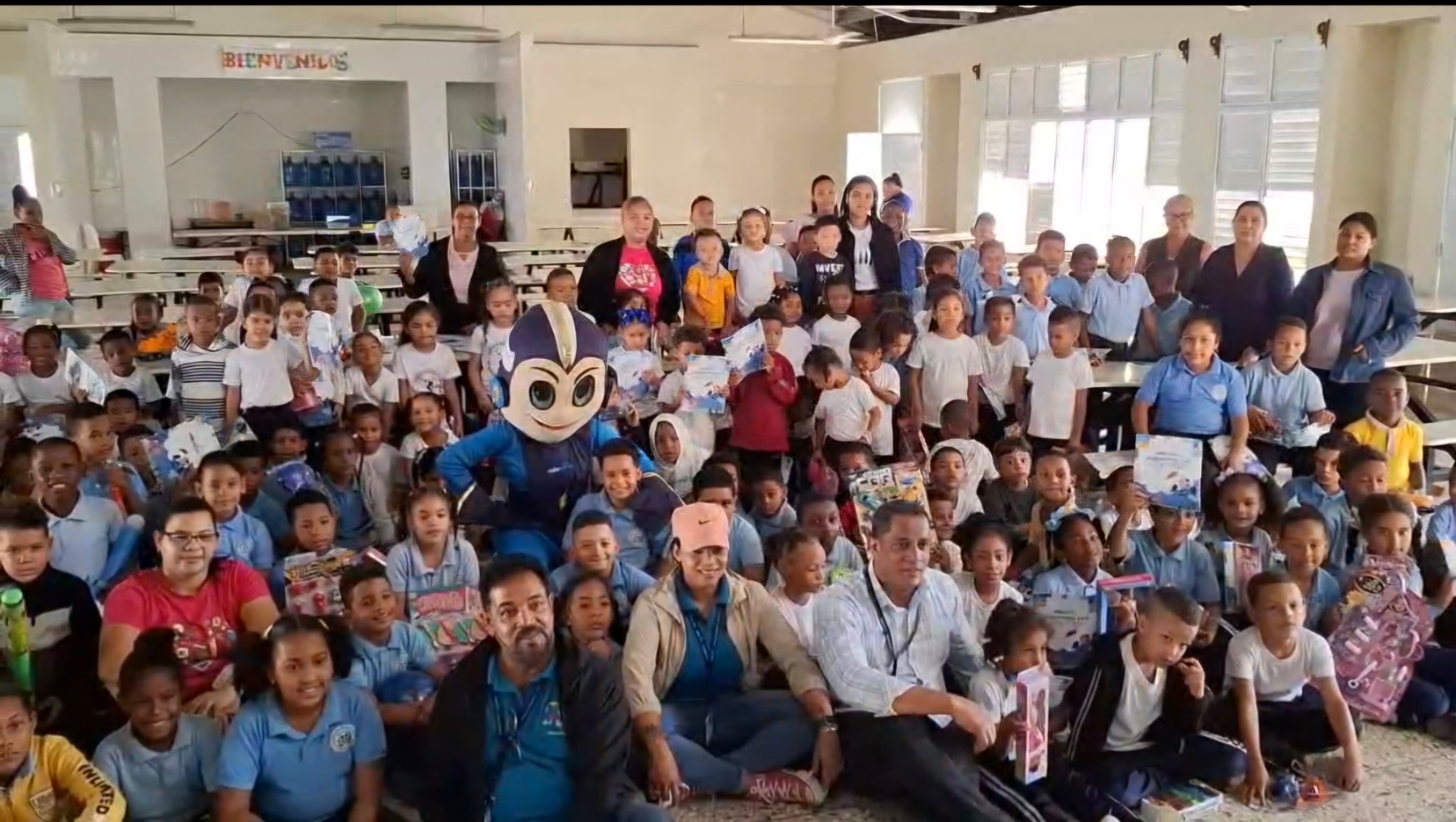 Voluntariado “Manos que Iluminan” de Edenorte distribuye Juguetes en centros educativos