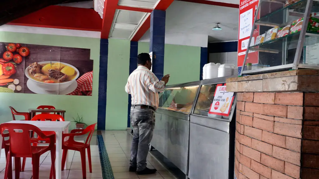 Fonda y posada, las gemelas separadas por Colón