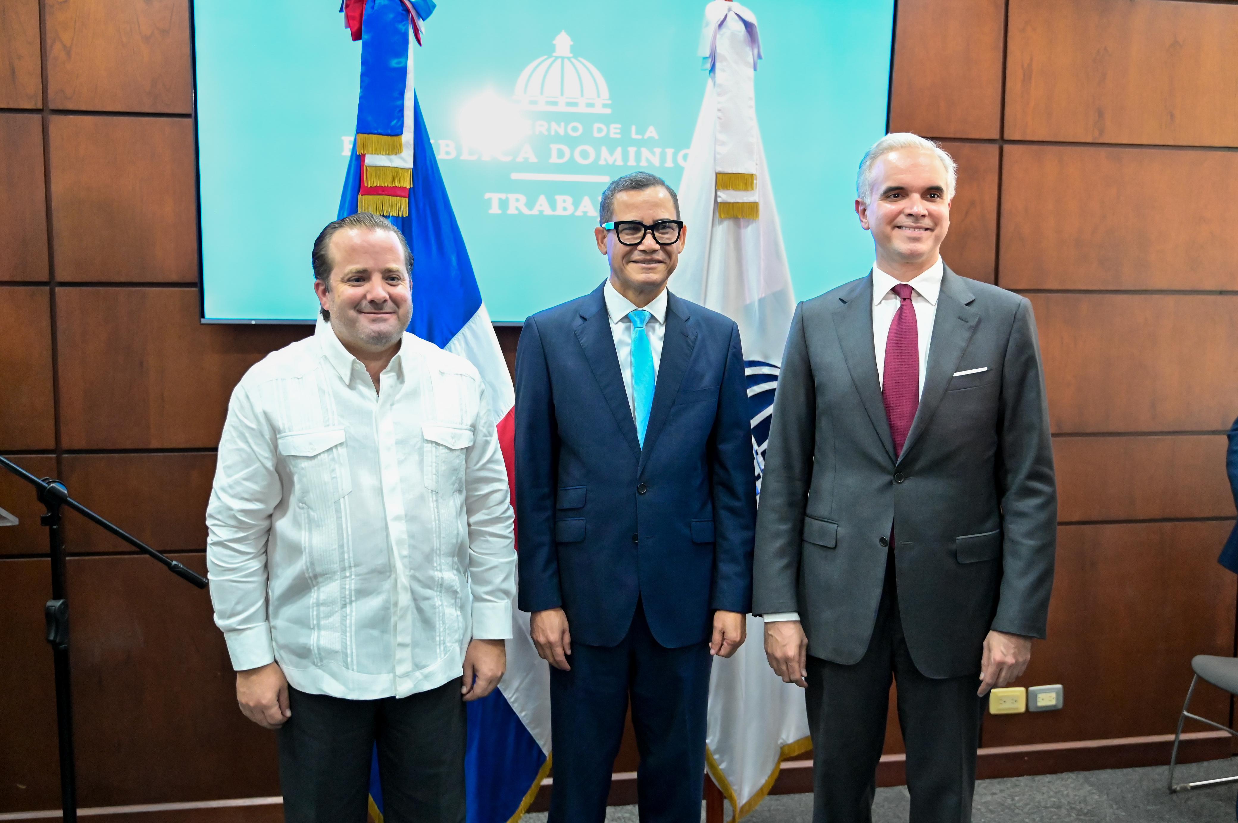 inistro de la Presidencia juramenta a Eddy Olivares como Ministro de Trabajo