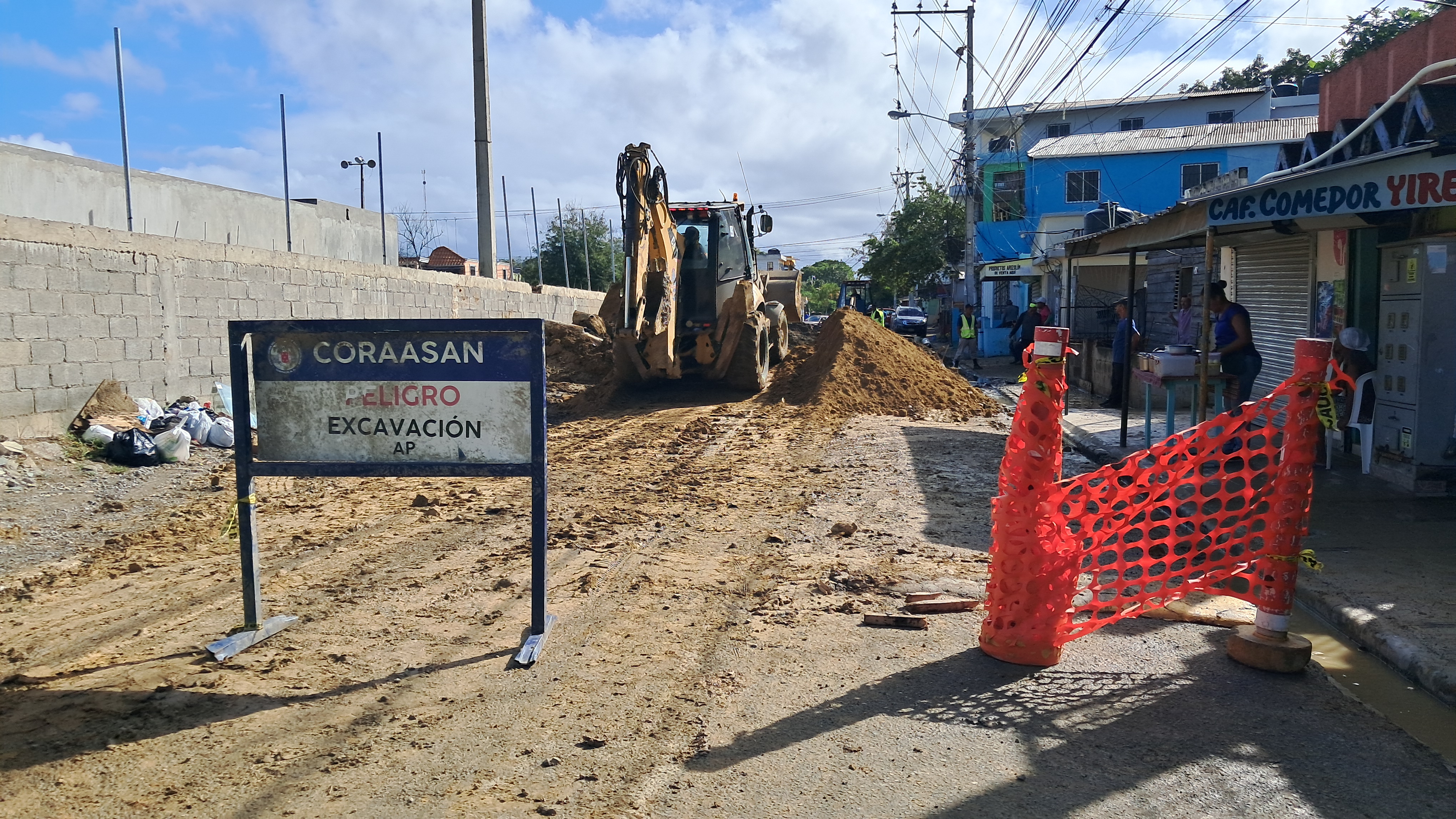 Coraasan sustituye tramo de colector de aguas residuales en la calle Cero de Los Salados