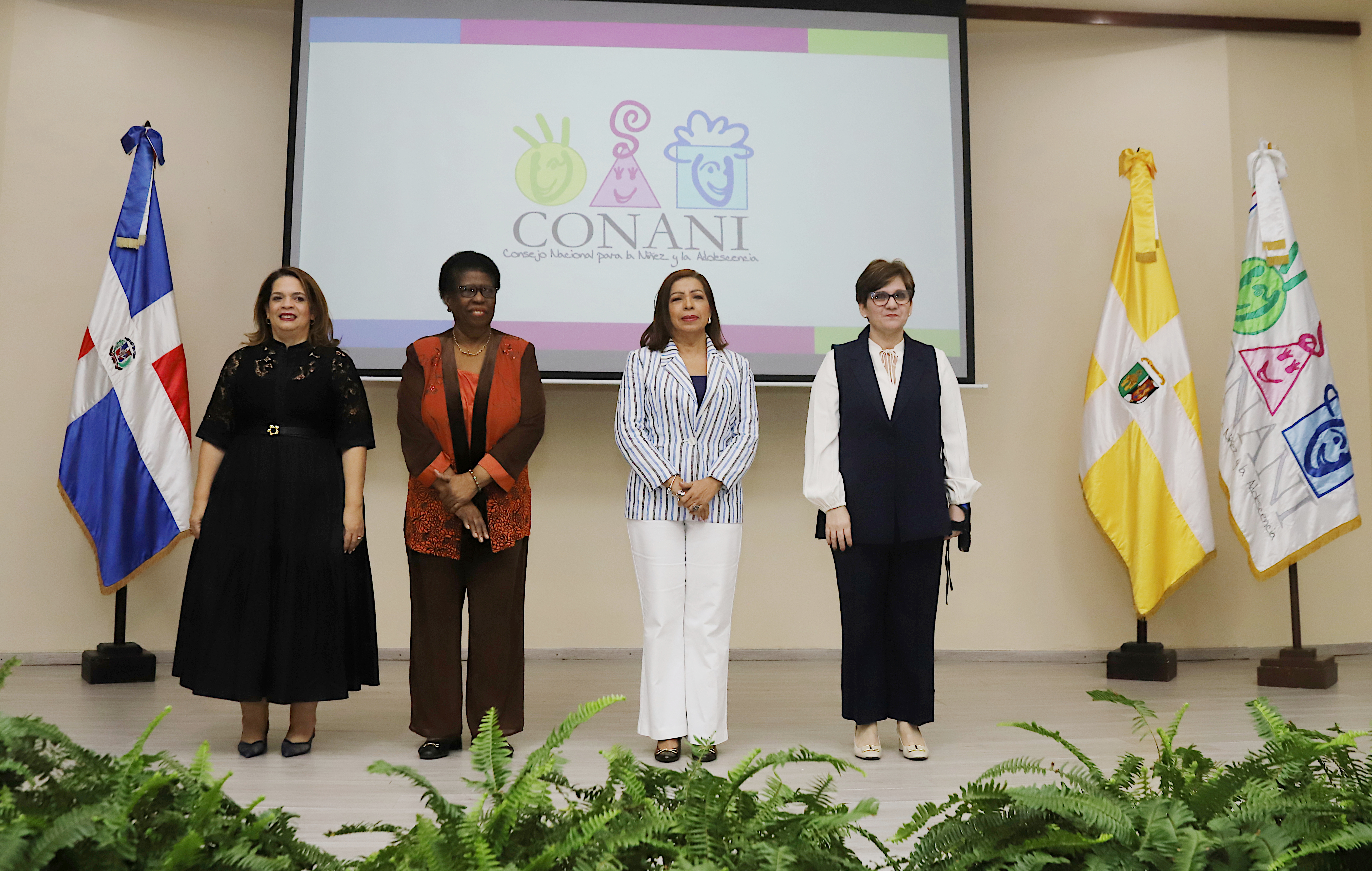 CONANI y UCSD gradúan primeras cohortes de diplomados en cuidados educativos y de salud en la atención residencial a niños, niñas y adolescentes