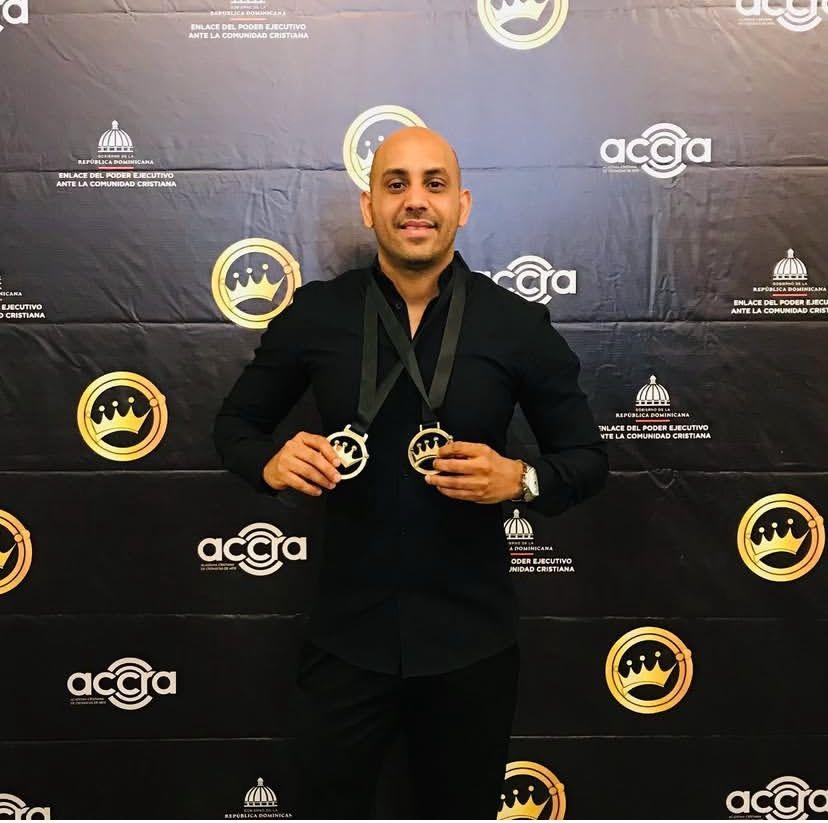 Escarling Abreu celebra 15 años de trayectoria musical y reconocimiento en la industria