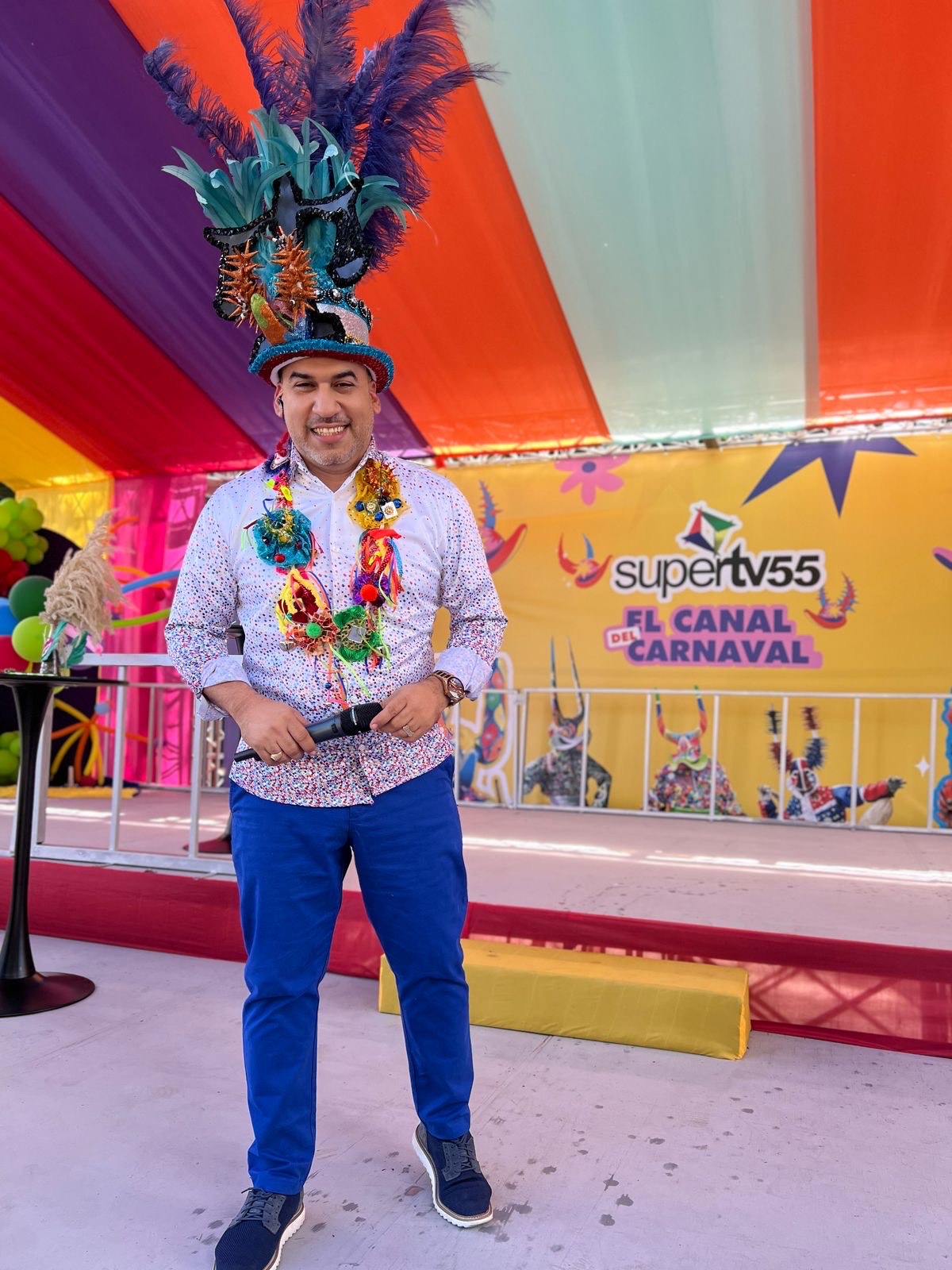 Jean Carlos Sánchez 20 años de trabajo consolidado como el animador más completo del Carnaval de Santiago