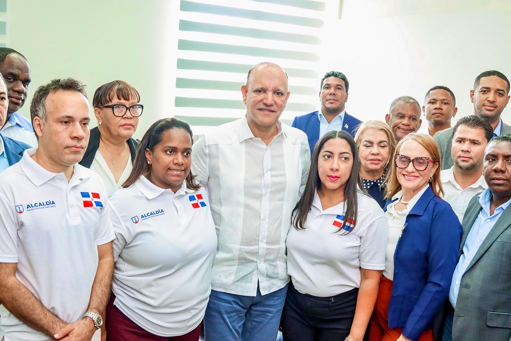 Alcaldía de Santiago otorga becas a tres dirigentes deportivos para el Programa Internacional de Gestión Deportiva