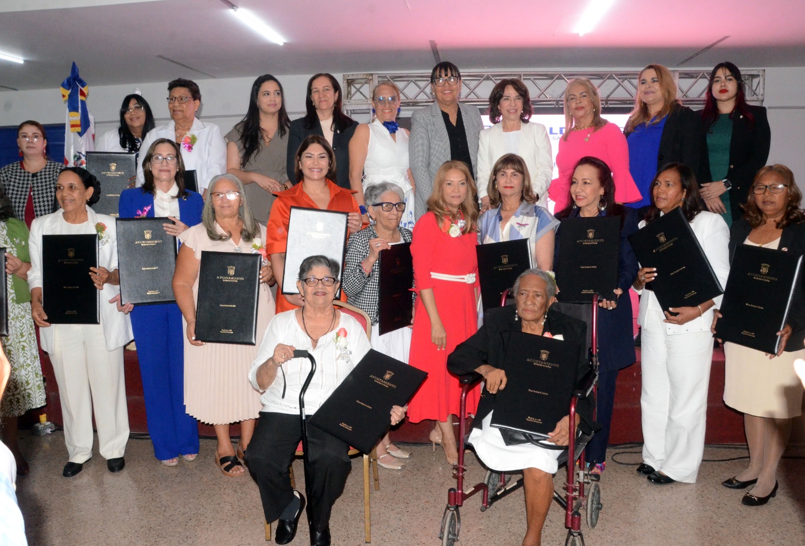 Comisión de Género del Concejo de Regidores de Santiago reconoce a 22 mujeres ejemplares