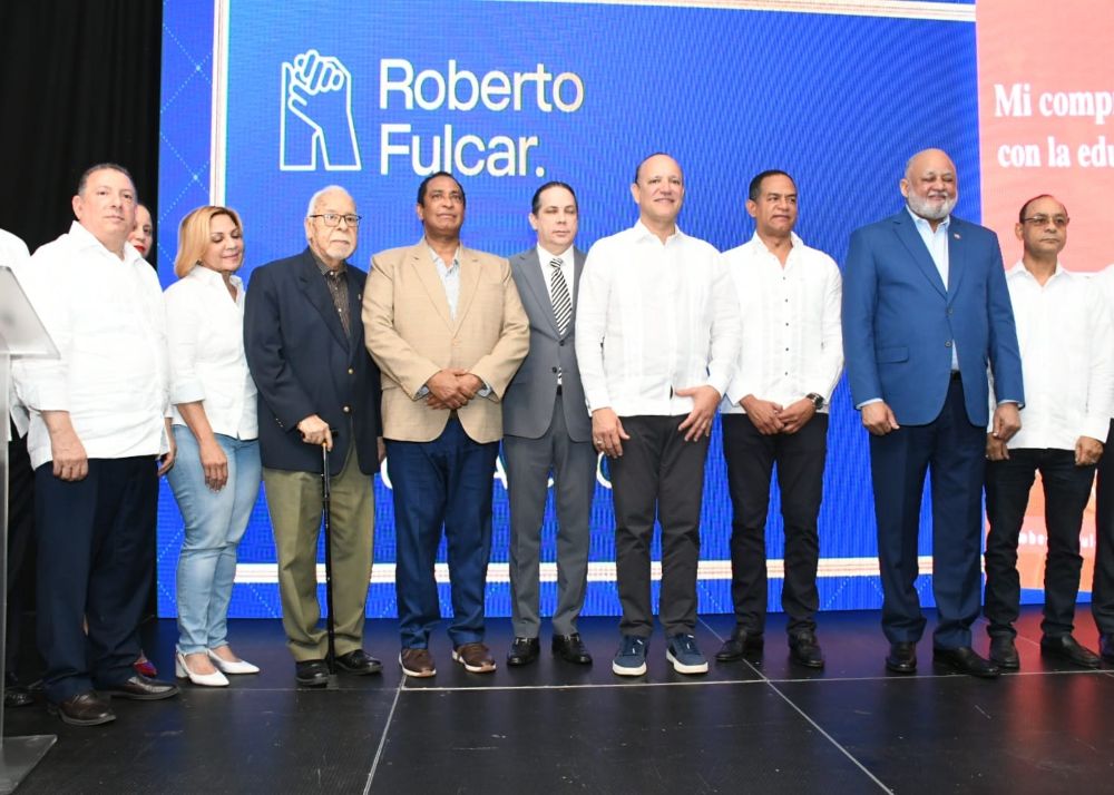 Exministro de Educación Roberto Furcal presentó en Santiago su libro “Mi compromiso con la educación”