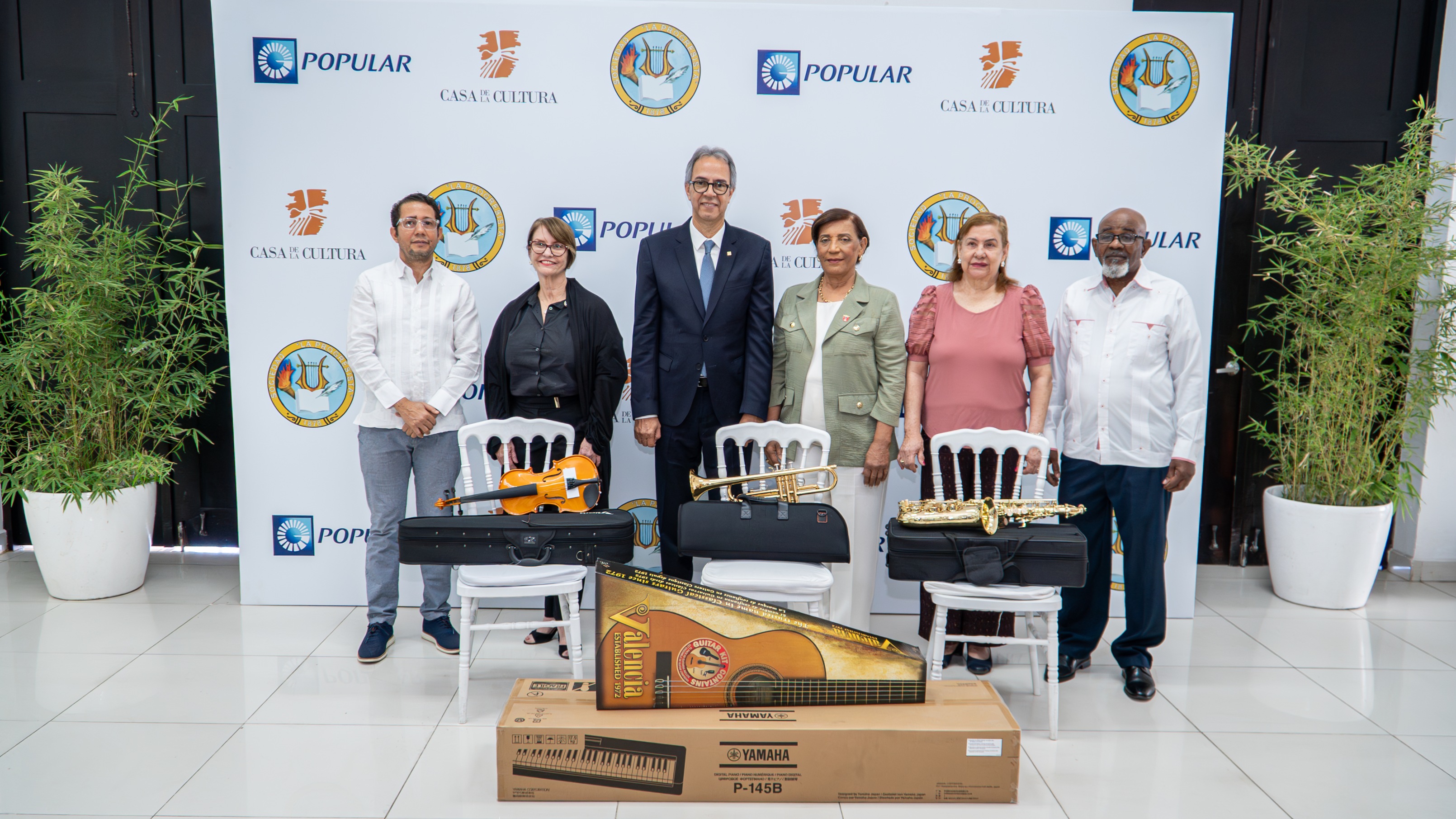 Banco Popular dona 130 instrumentos musicales para jóvenes de La Vega