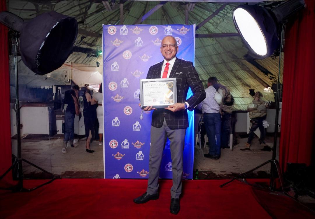 Periodista Tyrone Dotel recibe reconocimiento, en primera edición Día Internacional de la Salsa RD