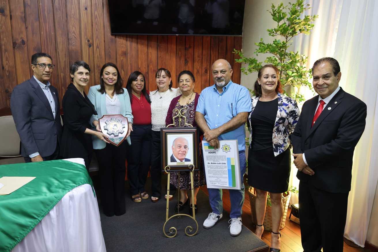 ADEPE celebra su Asamblea General #50 y rinde homenaje póstumo al Dr. Rubén Lulo Gitte.