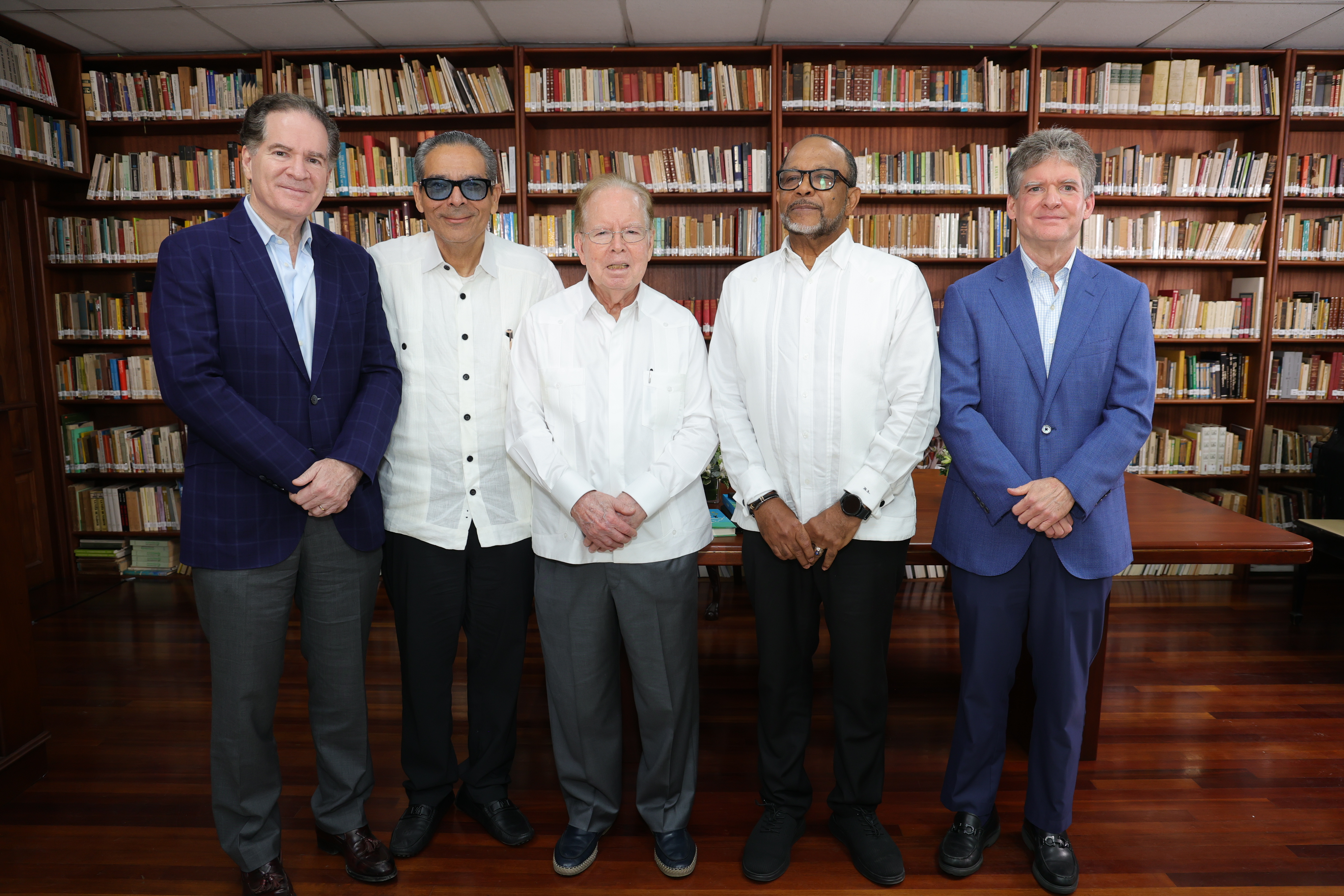 Presentan libro que recoge historias de emprendimiento dominicano con visión y propósito