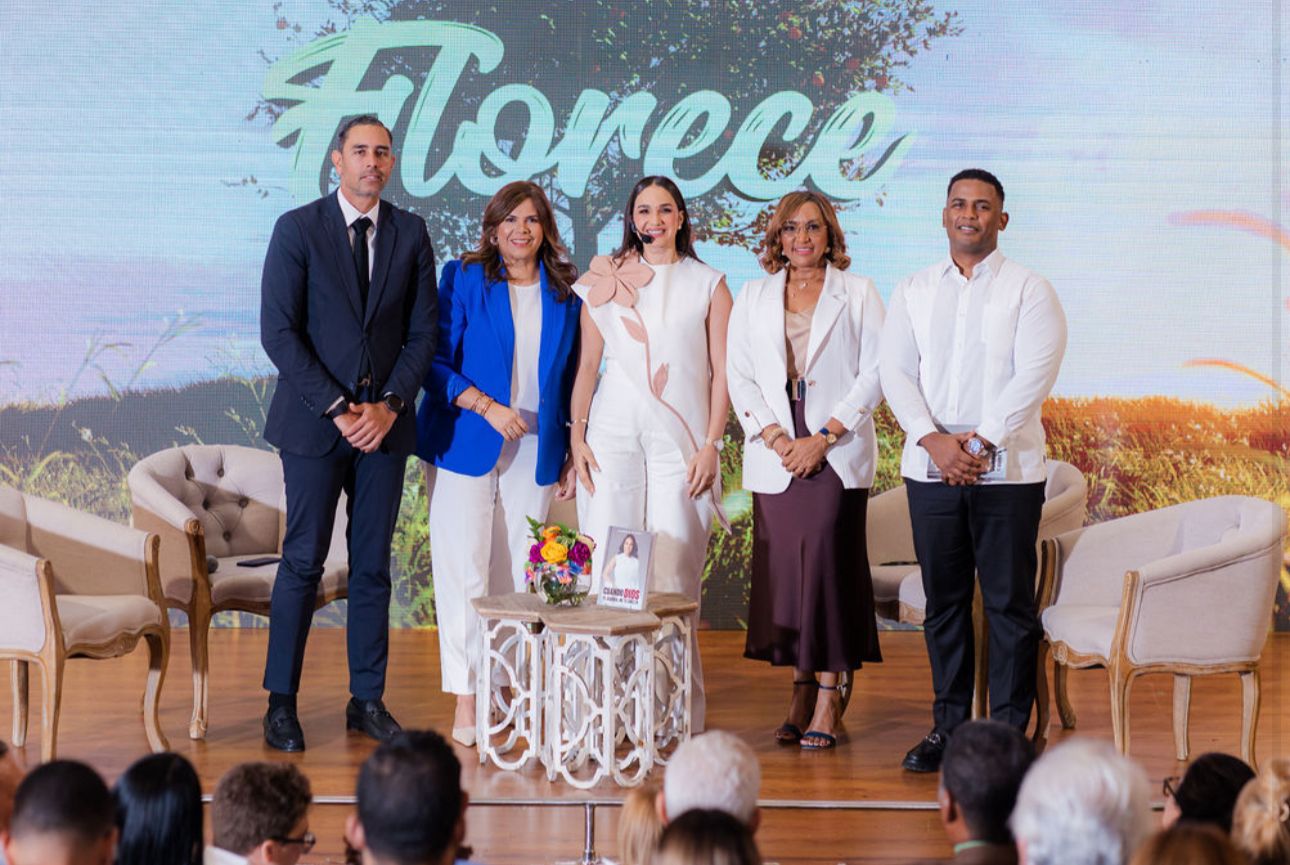 Priscila D' Oleo presentó su primer libro devocional: “Cuando Dios te agarra no te suelta”