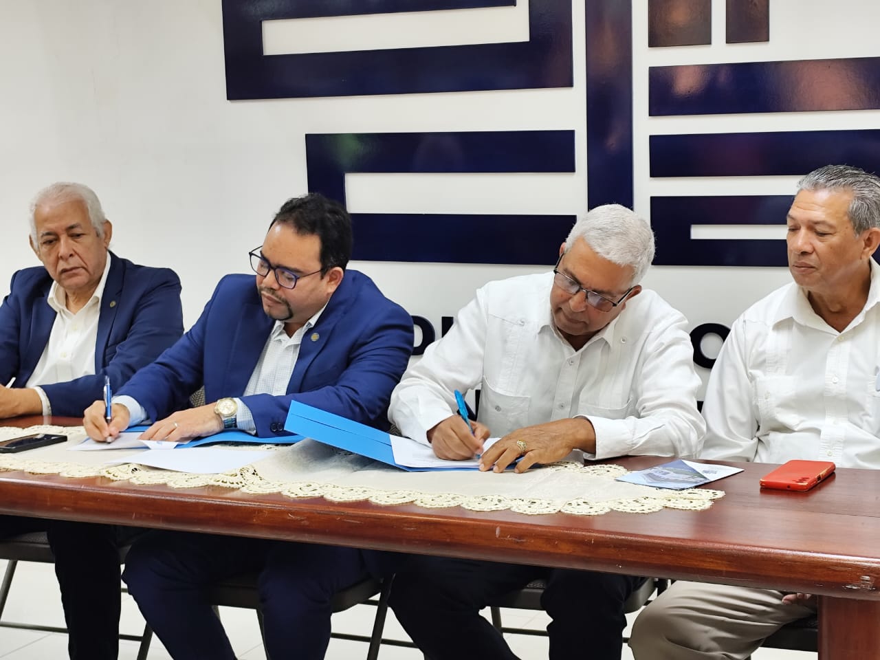 Codia regional norte y Sociedad Dominicana de Geología firman acuerdo interinstitucional