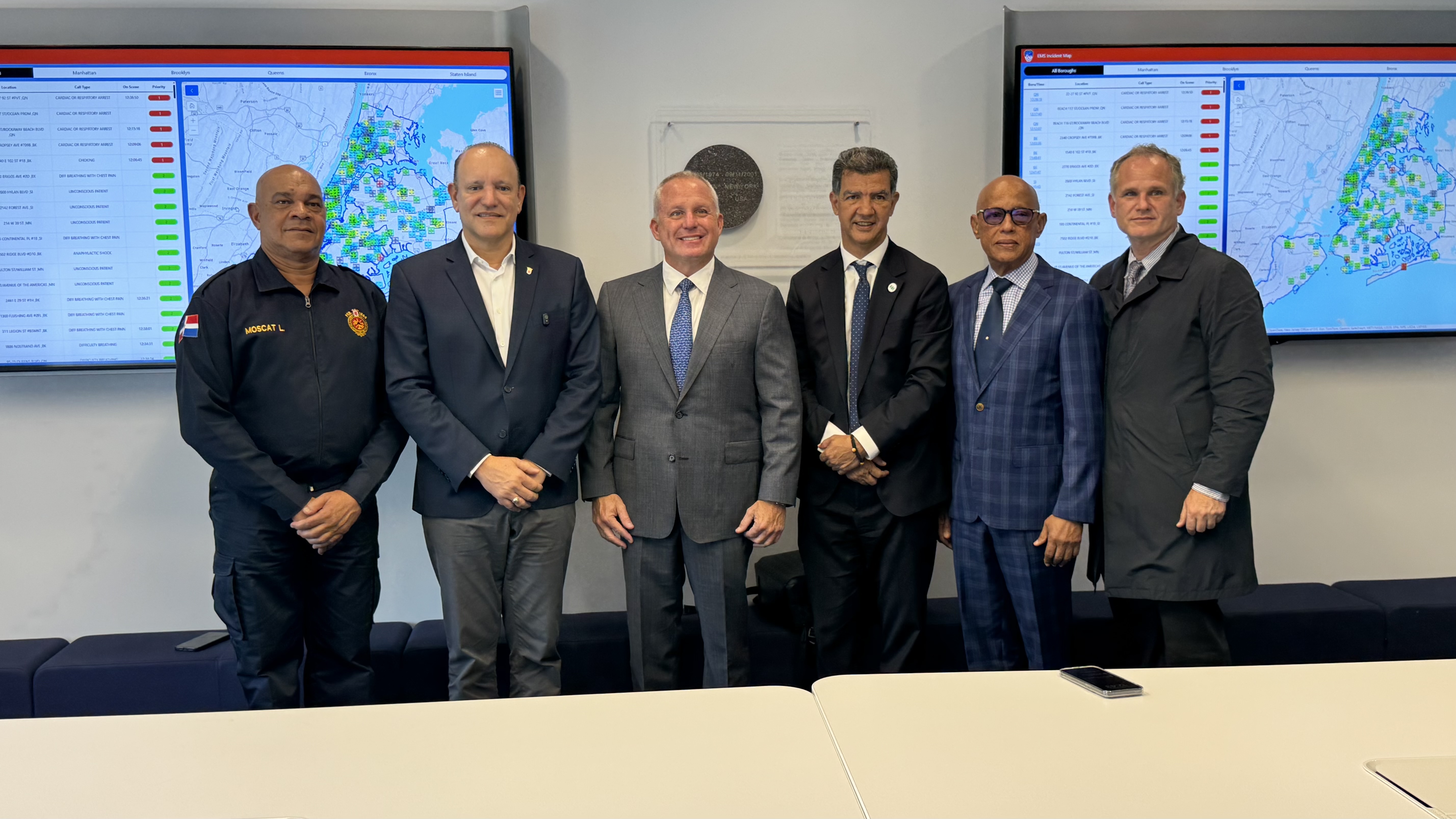 Alcalde Ulises Rodríguez fortalece cooperación con Bomberos de Nueva York en beneficio de Santiago