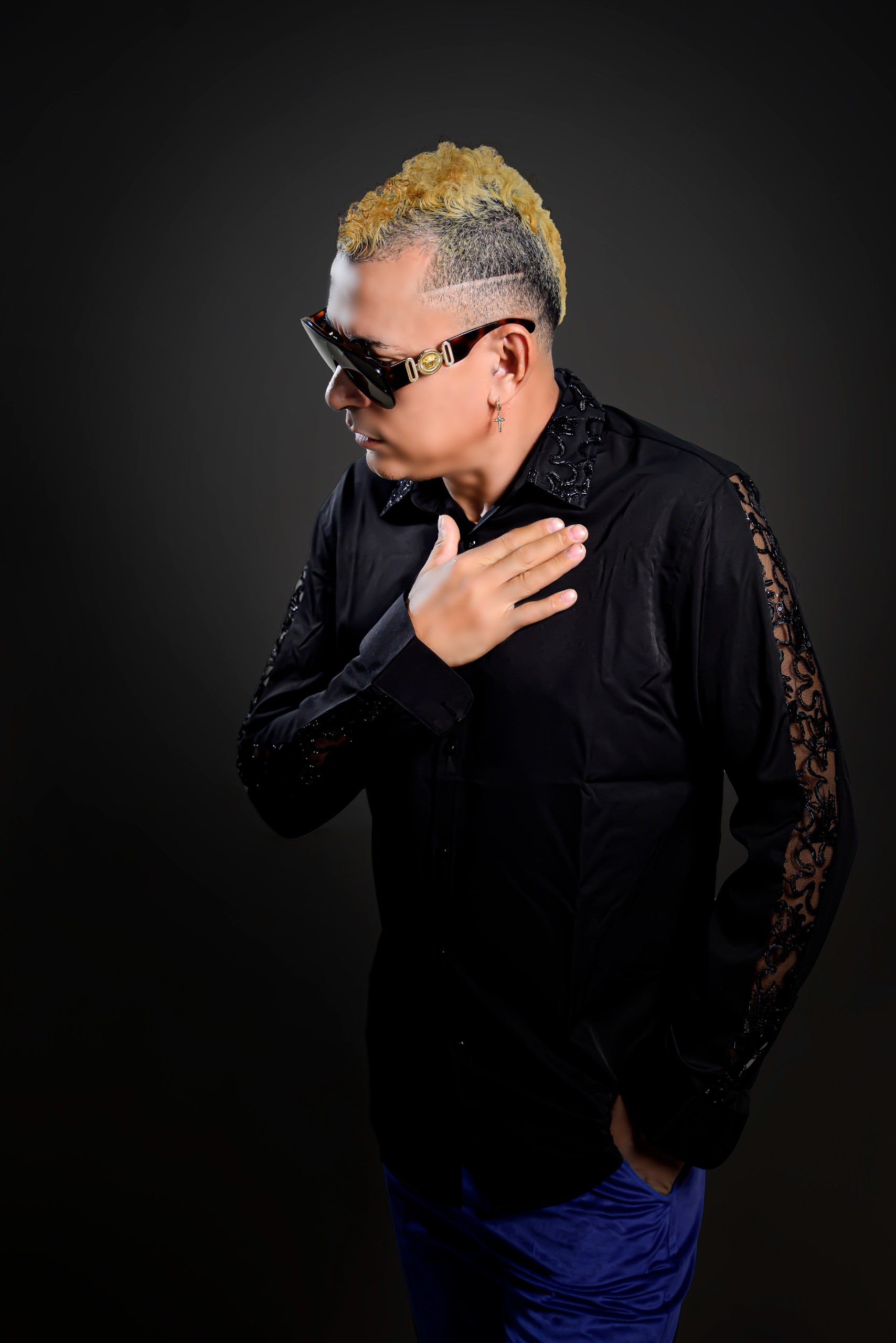 Charlie la Soga promueve “El Muñeco” en merengue típico y alcanza 1.5 millones de vistas
