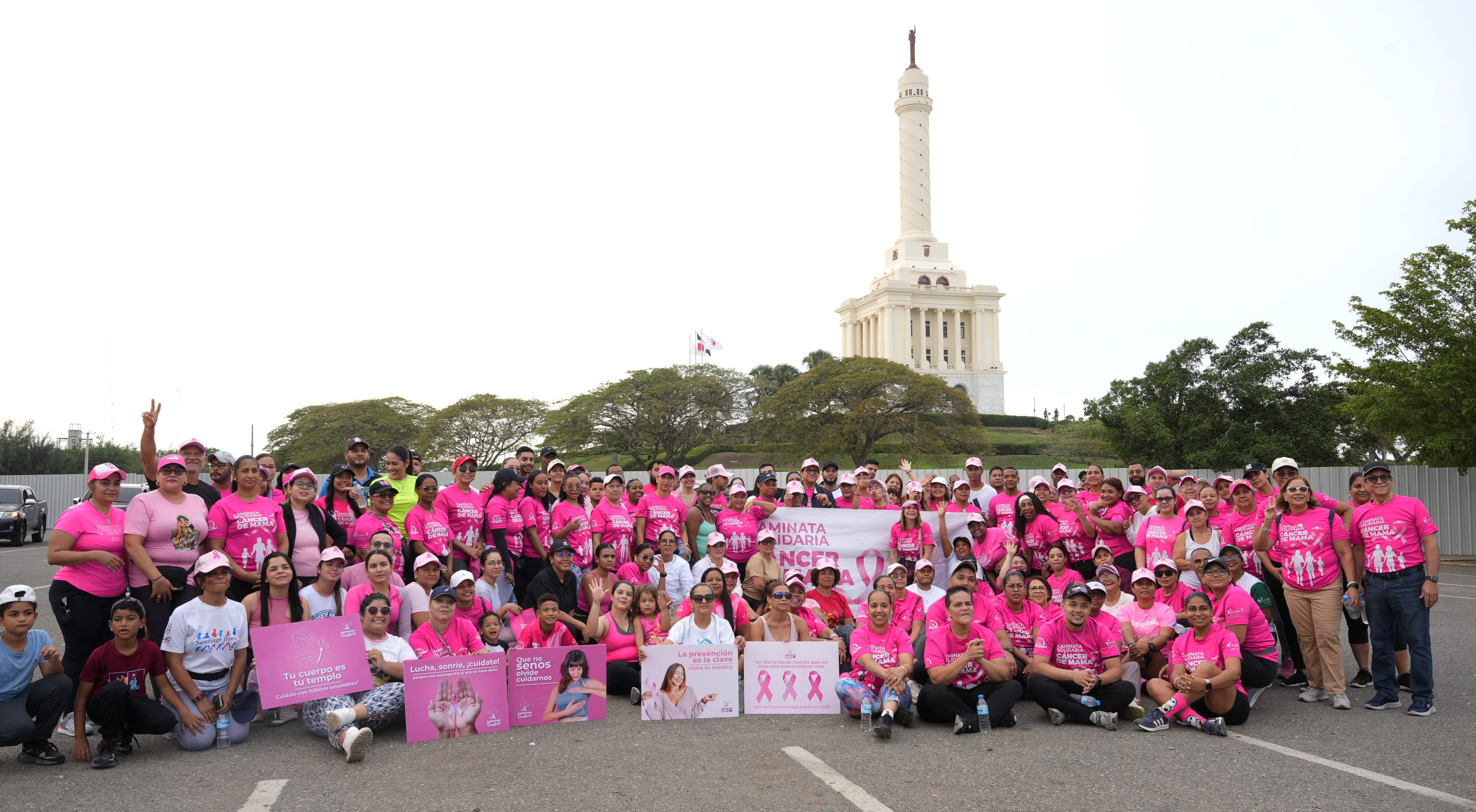 Fundación Unión Médica realiza caminata contra el cáncer de mama