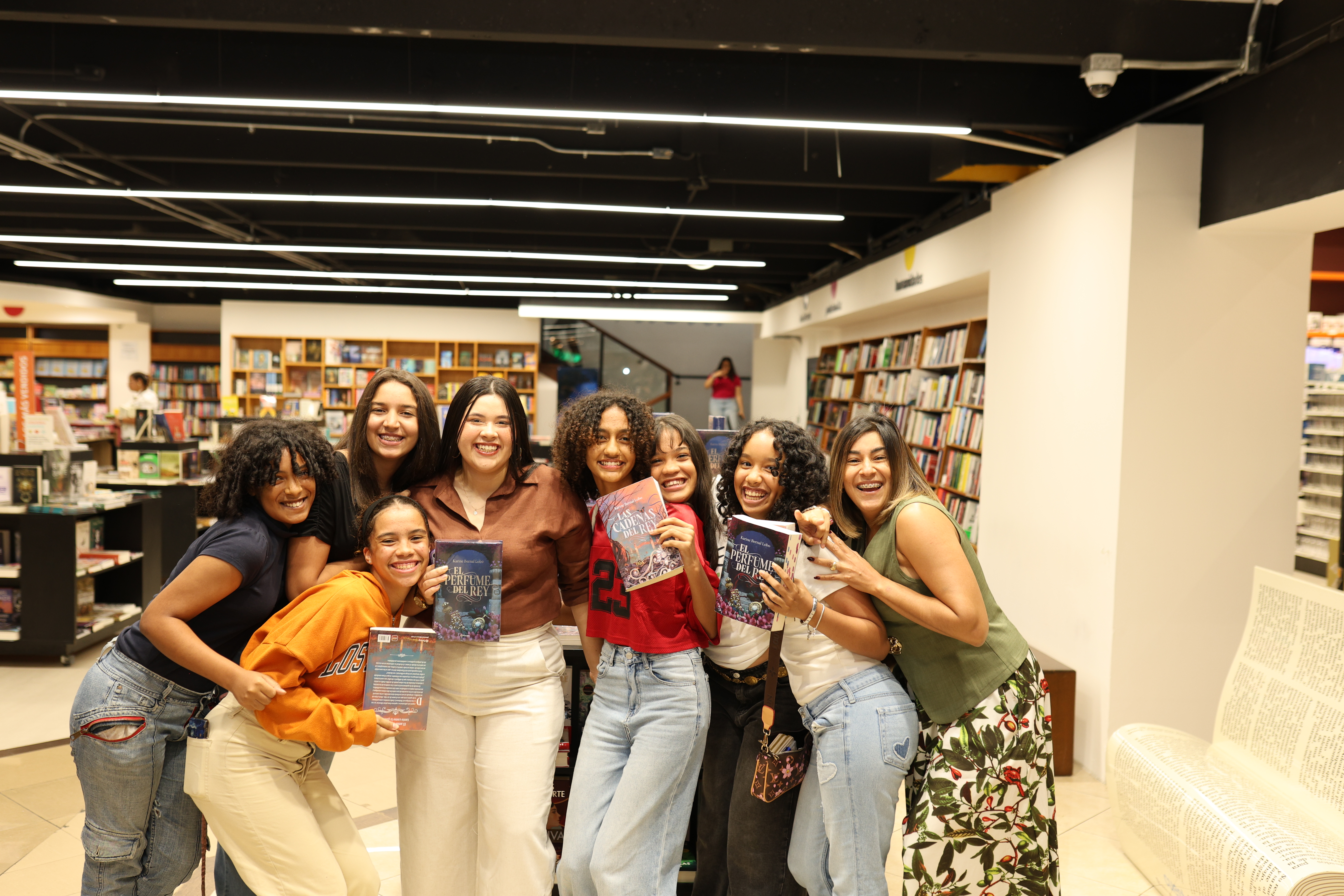 Cuesta Libros recibe a la escritora Karine Bernal Lobo en un Meet & Greet con sus lectores