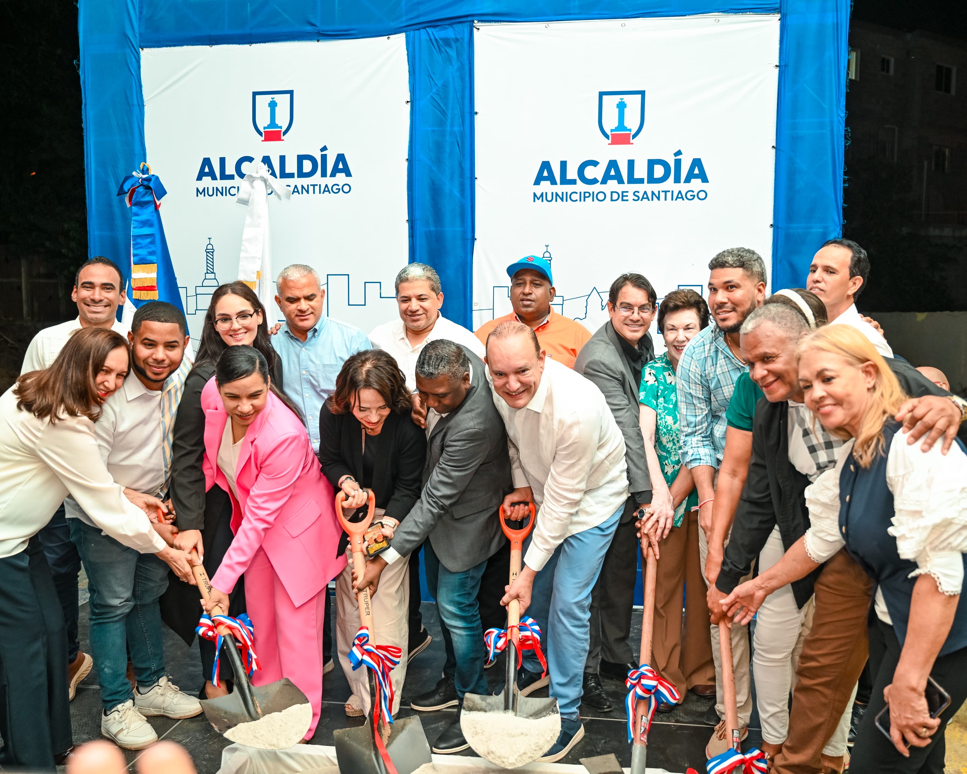 Alcaldía de Santiago inicia construcción del techado de la cancha de Cristo Rey con inversión superior a los RD$ 29 millones