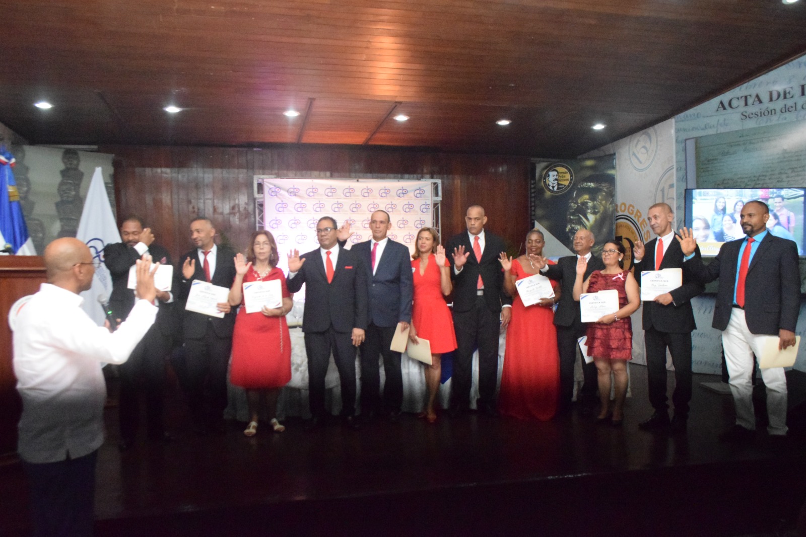 A casa llena juramentan nueva directiva CDP Santiago;  Carlos Arroyo hace importantes anuncios