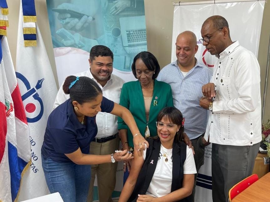 Gremios del sector comunicación realizan exitosa jornada nacional de vacunación preventiva para periodistas y trabajadores de la prensa.